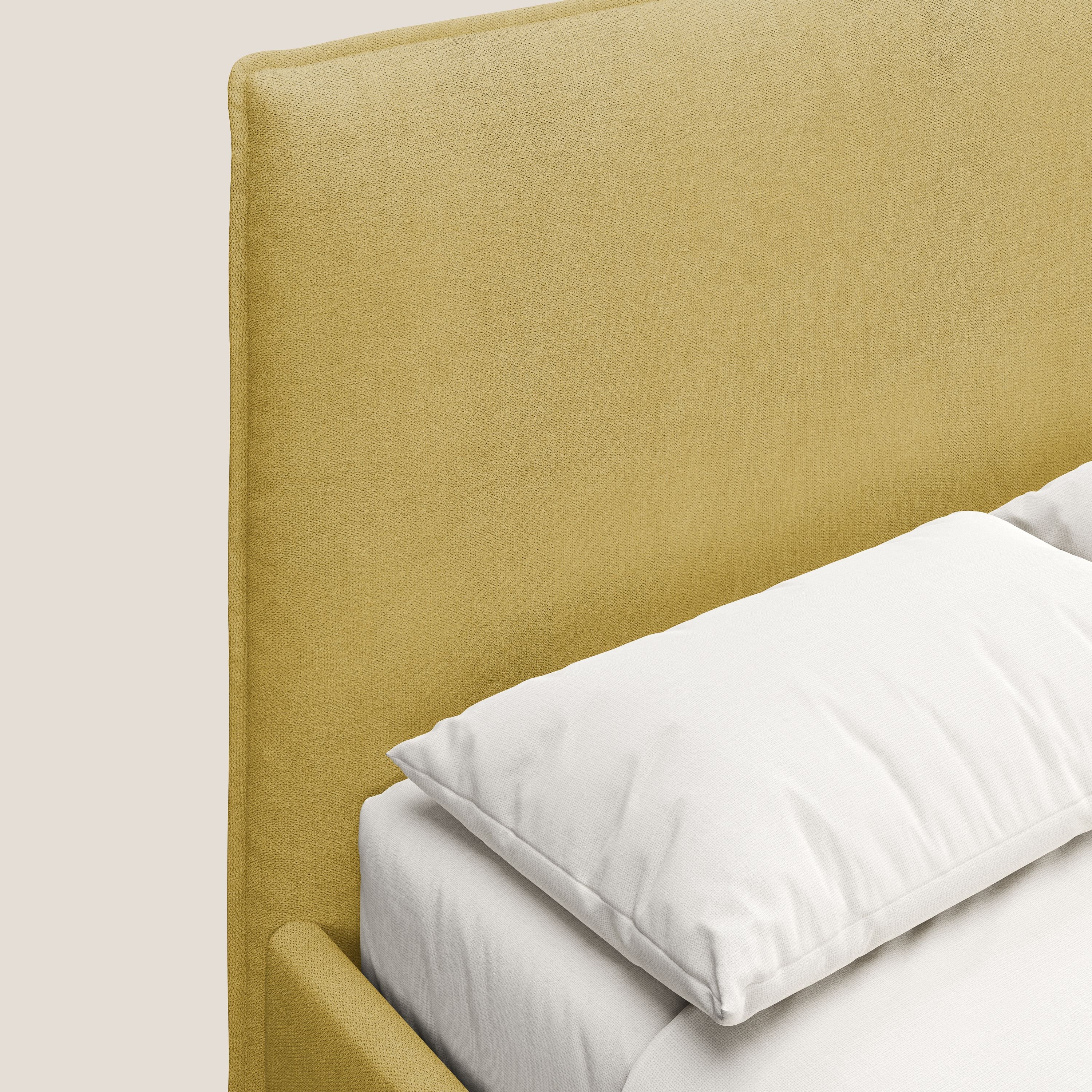 Iris letto imbottito con piedini neri sfoderabile in tessuto impermeabile T02 giallo - divani.store