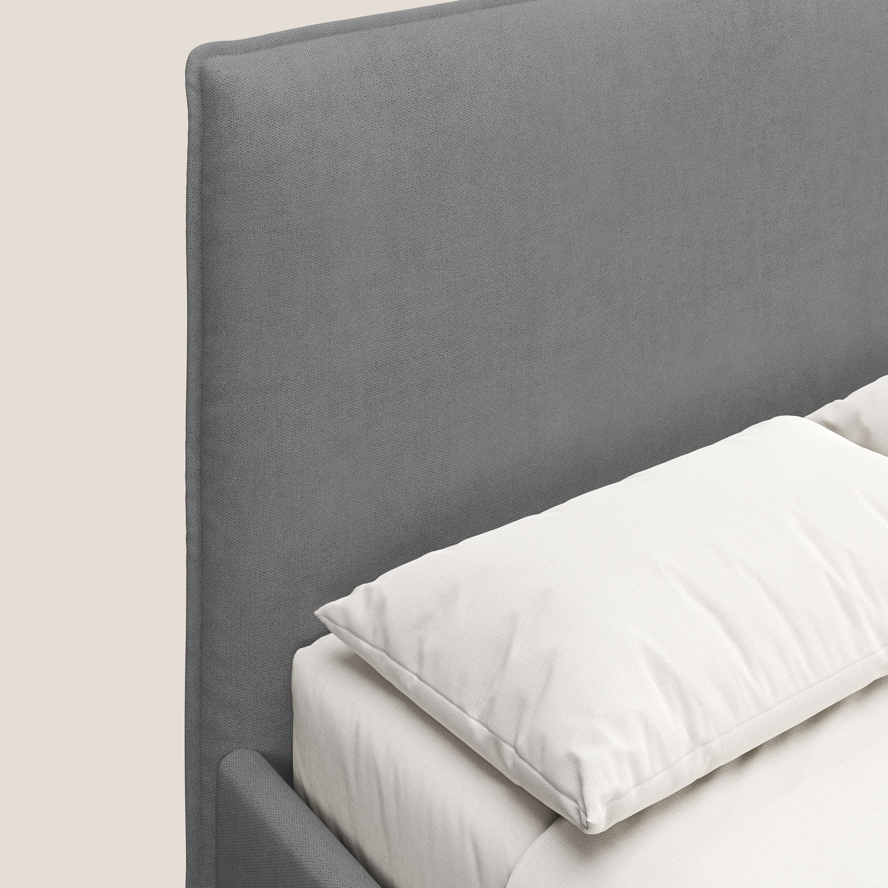 Iris letto imbottito con piedini neri sfoderabile in tessuto impermeabile T02 grigio - divani.store