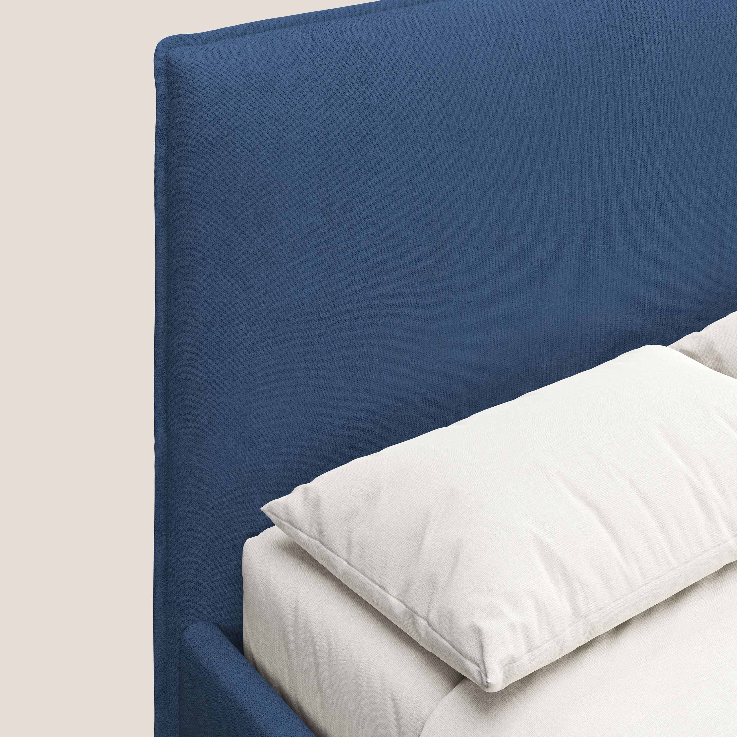 Iris letto imbottito con piedini neri sfoderabile in tessuto impermeabile T02 blu - divani.store