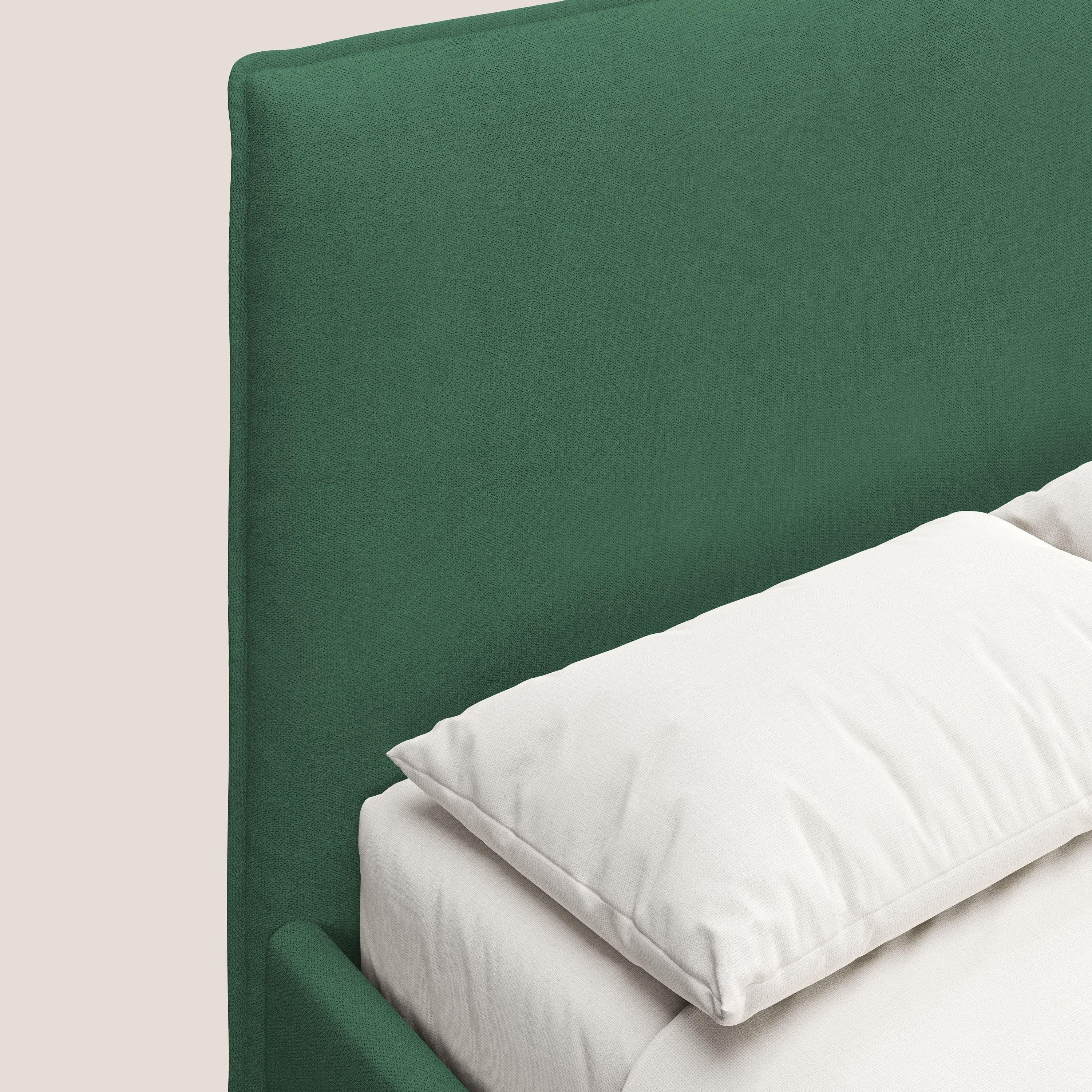 Iris letto imbottito con piedini neri sfoderabile in tessuto impermeabile T02 verde - divani.store