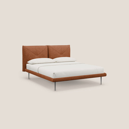 Jolie letto a doppio pannello con piedi alti in metallo in tessuto smacchiabile T18 ruggine - divani.store