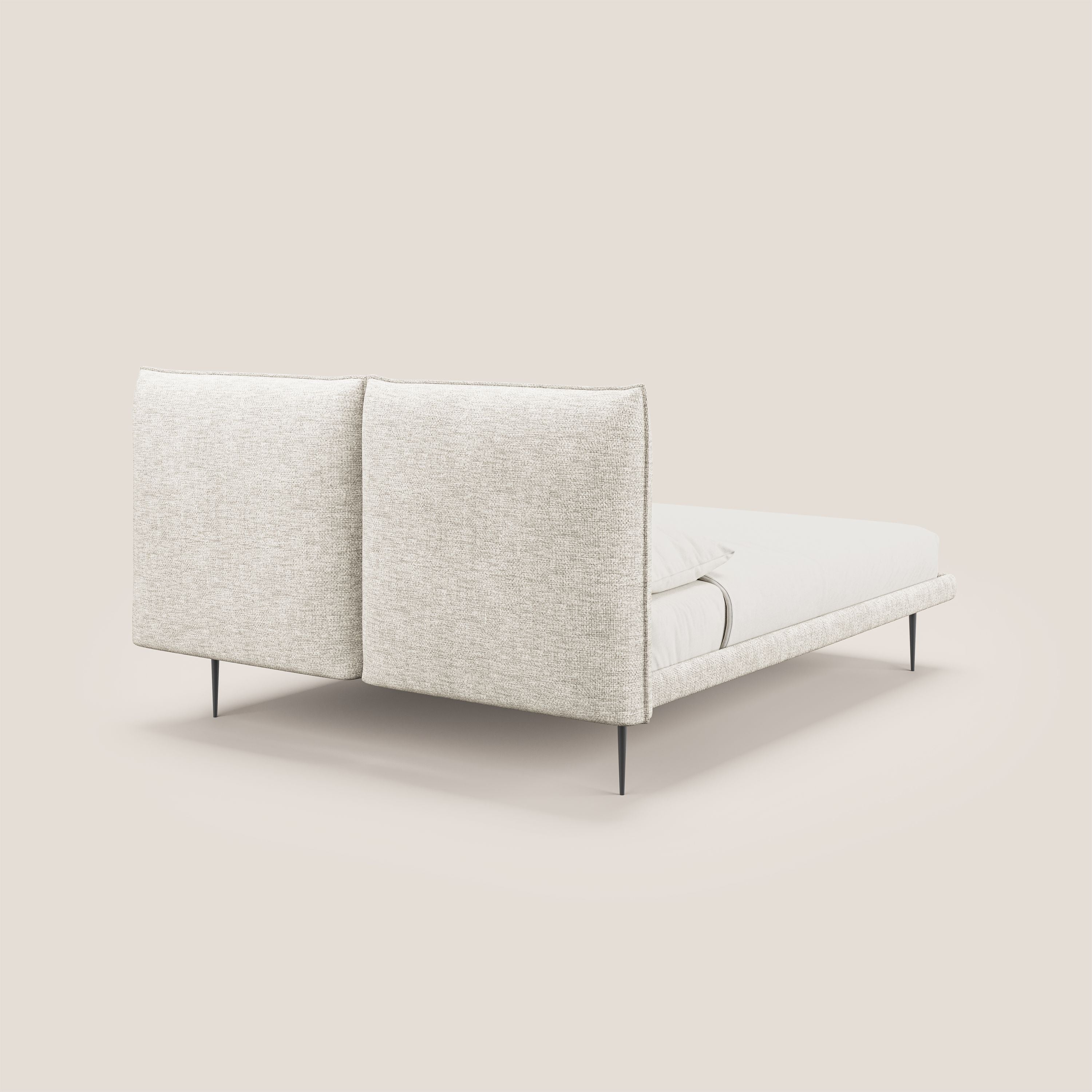 Jolie letto a doppio pannello con piedi alti in metallo in tessuto smacchiabile T18 panna - divani.store