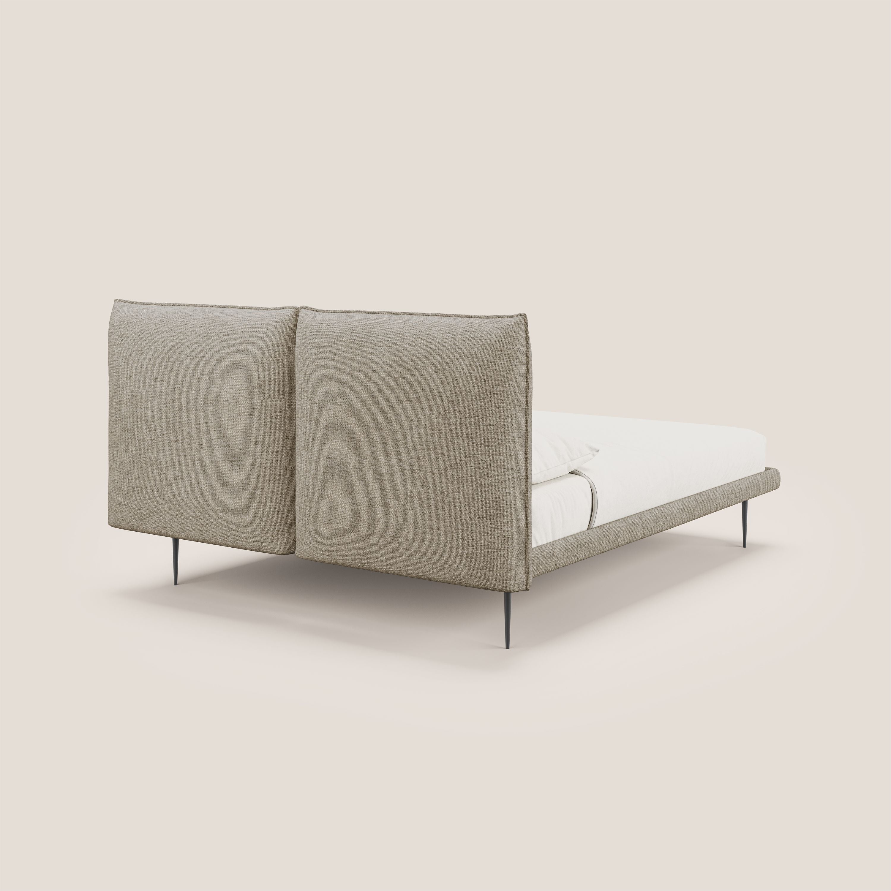 Jolie letto a doppio pannello con piedi alti in metallo in tessuto smacchiabile T18 beige - divani.store