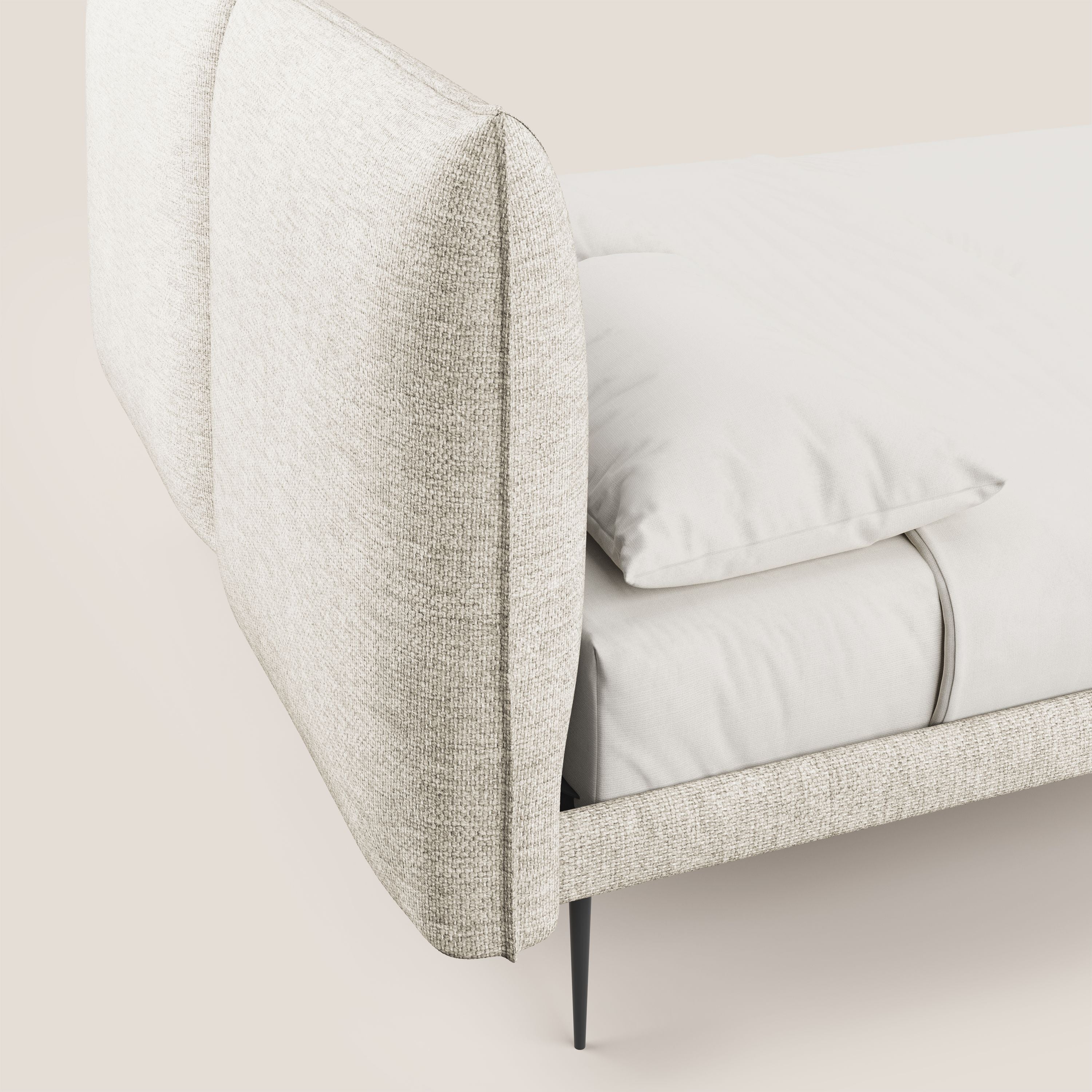 Jolie letto a doppio pannello con piedi alti in metallo in tessuto smacchiabile T18 panna - divani.store