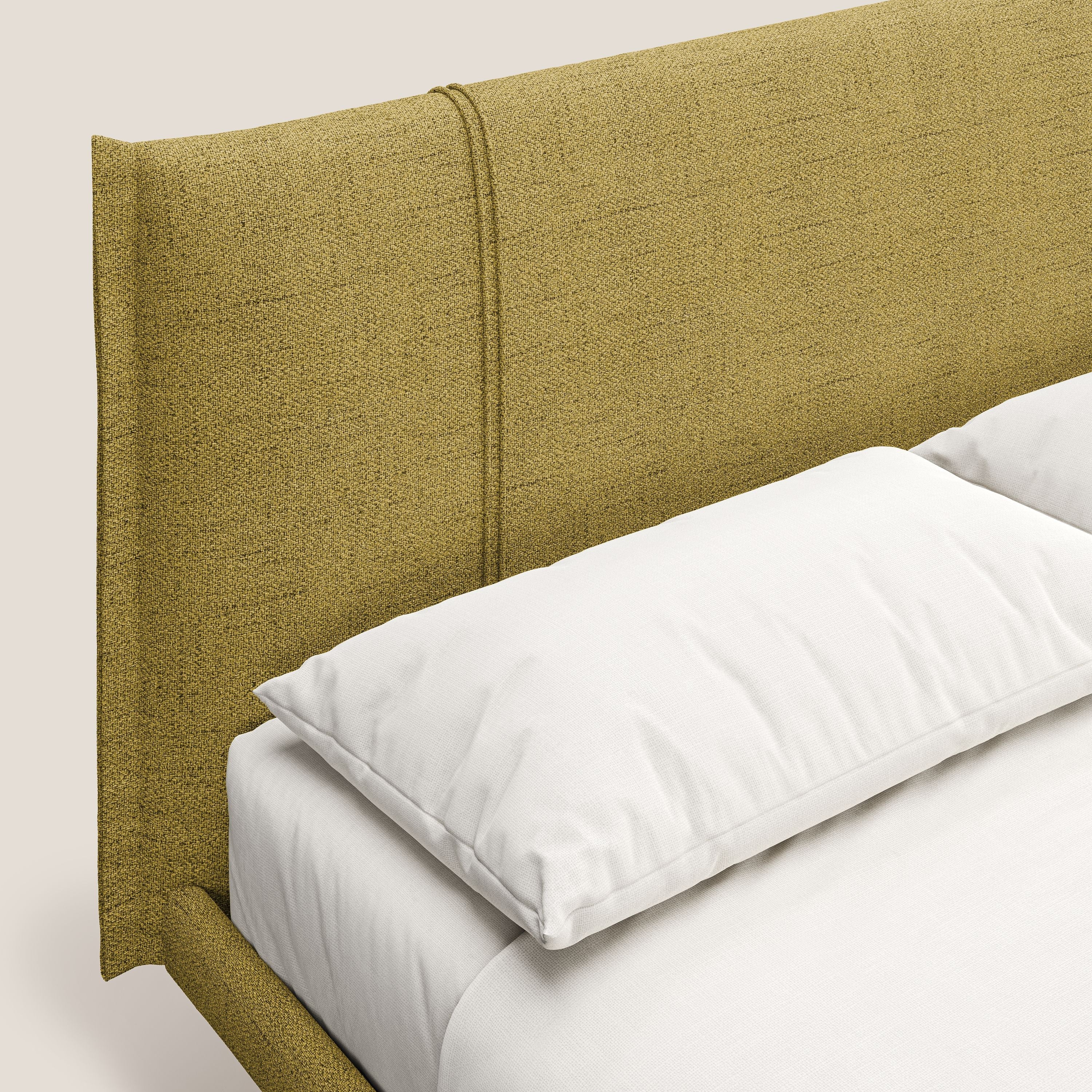 Klaus LETTO moderno con piedi in mogano e tessuto fiammato impermeabile T03 giallo - divani.store