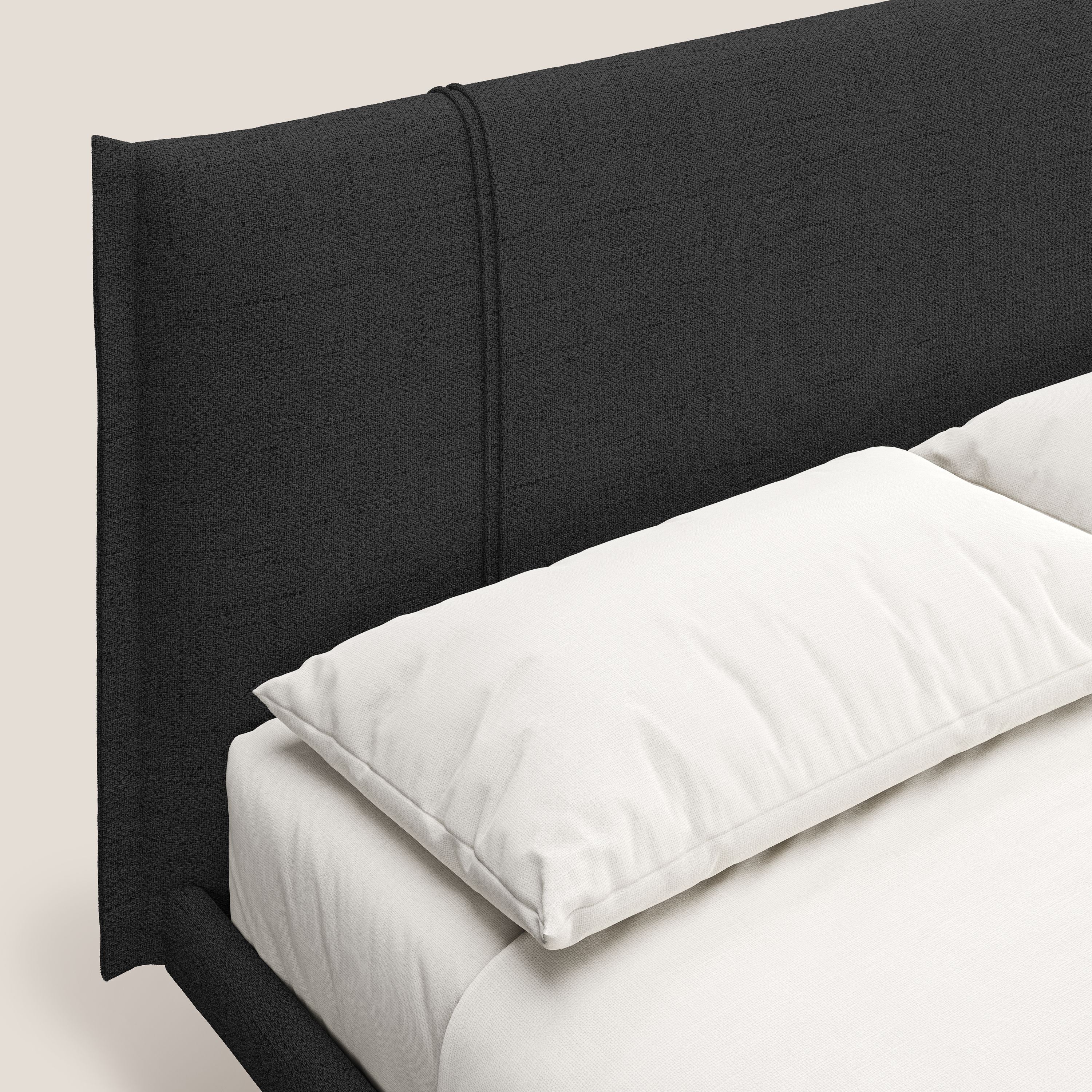 Klaus LETTO moderno con piedi in mogano e tessuto fiammato impermeabile T03 antracite - divani.store