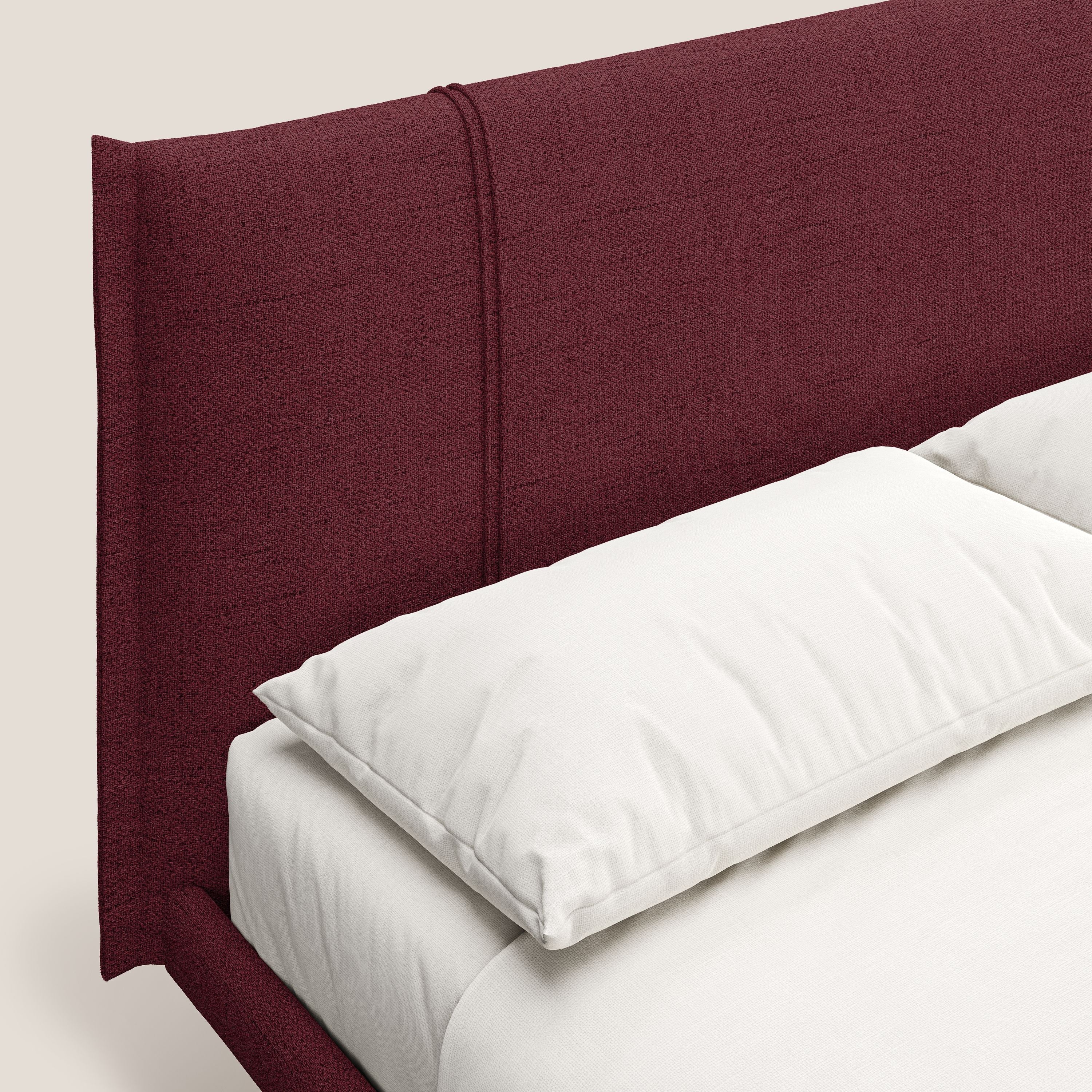 Klaus LETTO moderno con piedi in mogano e tessuto fiammato impermeabile T03 rosso - divani.store