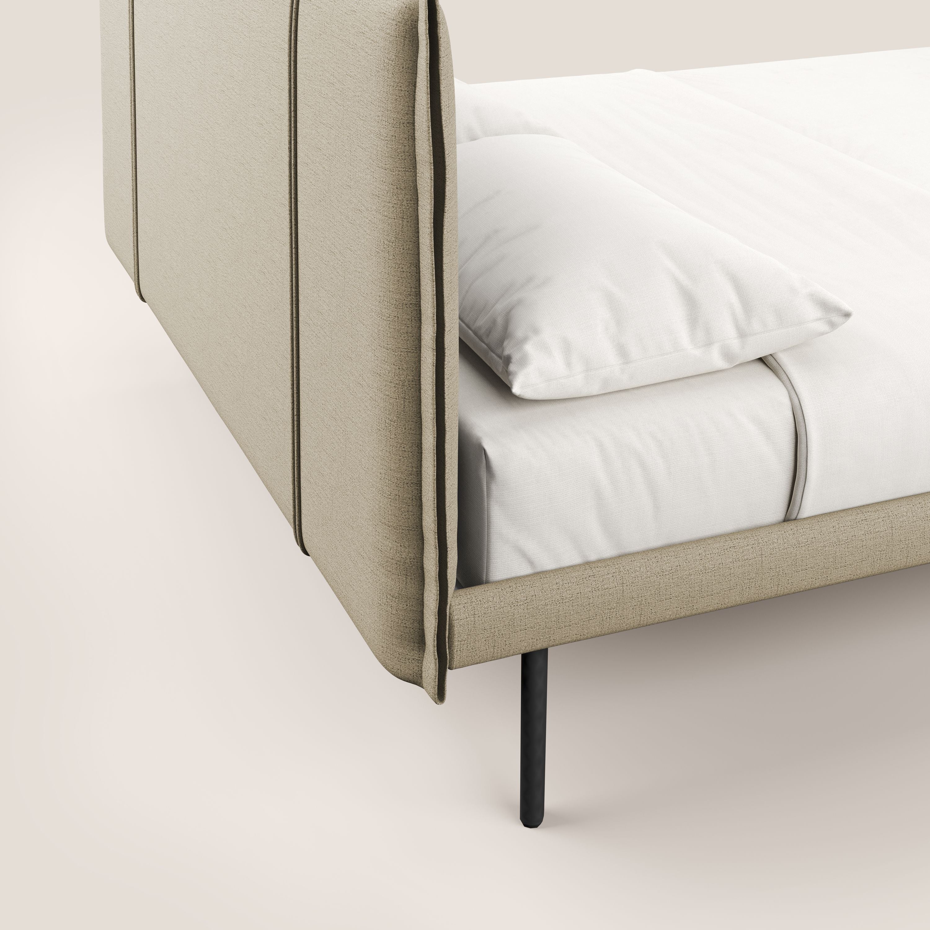 Klaus LETTO moderno con piedi in mogano e tessuto fiammato impermeabile T03 beige - divani.store