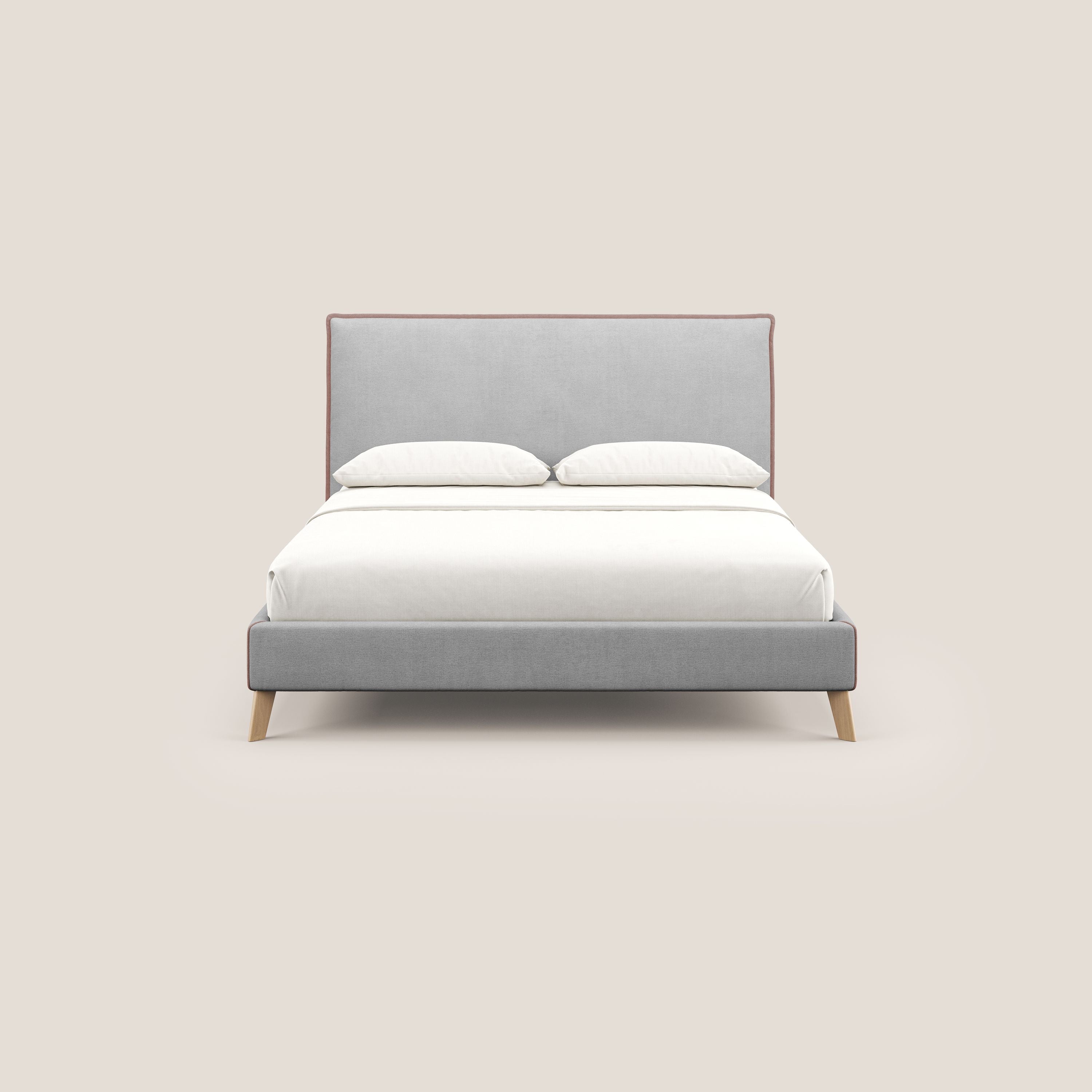 Leila letto imbottito con piedini legno in tessuto smacchiabile T17 grigio - rosa - divani.store