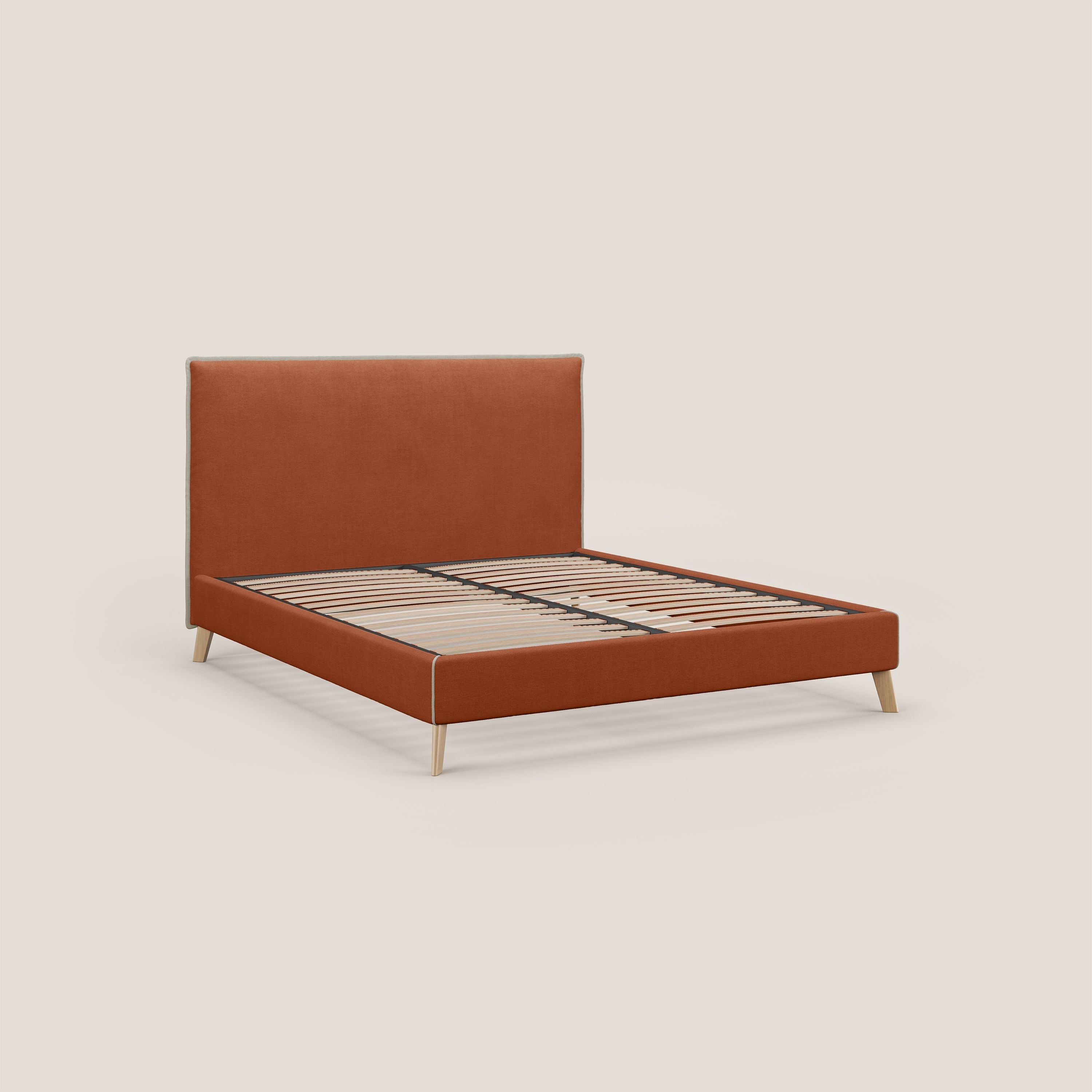 Leila letto imbottito con piedini legno in tessuto smacchiabile T17 arancio - panna - divani.store