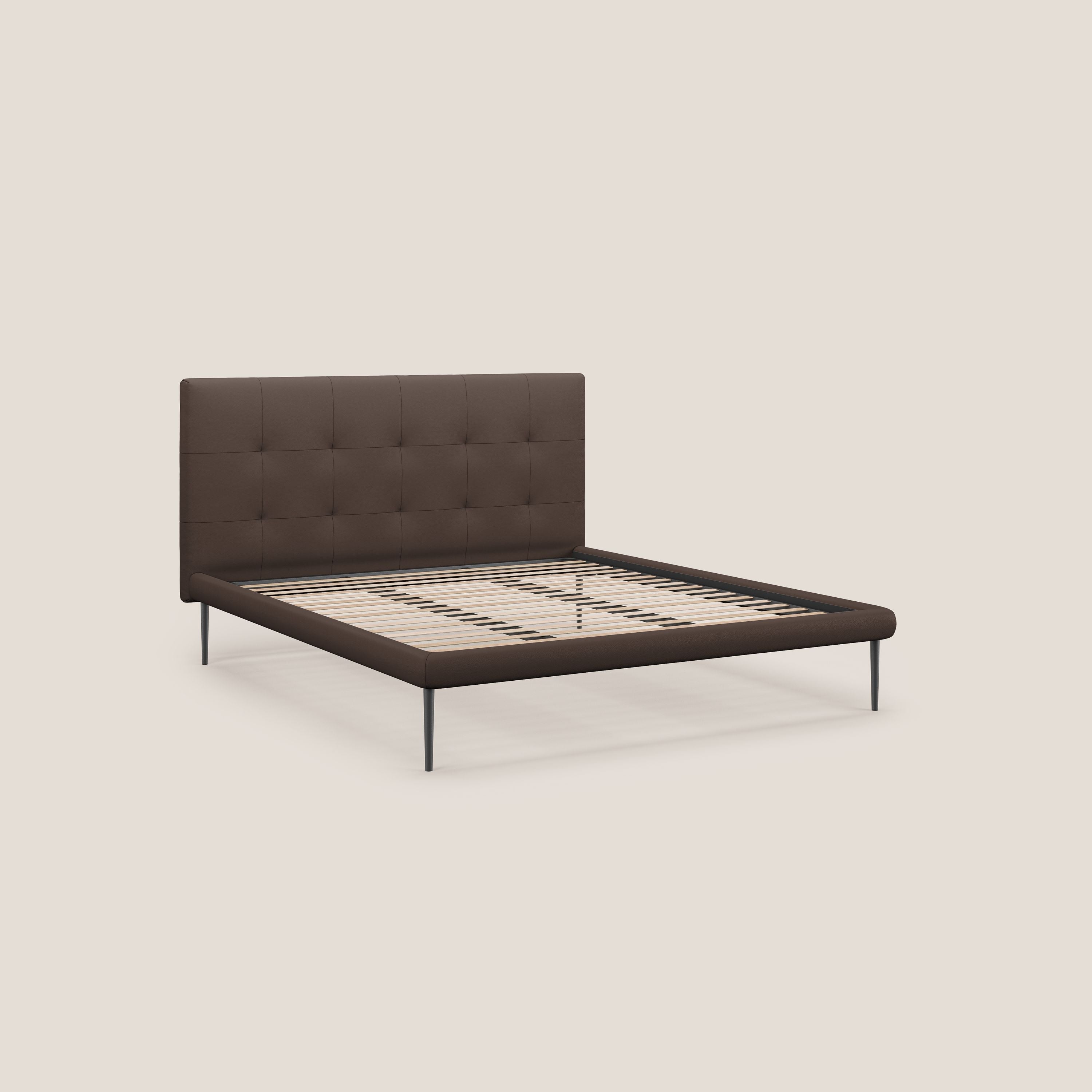 Midori letto imbottito trapuntato in ecopelle con piedini alti T04 marrone - divani.store