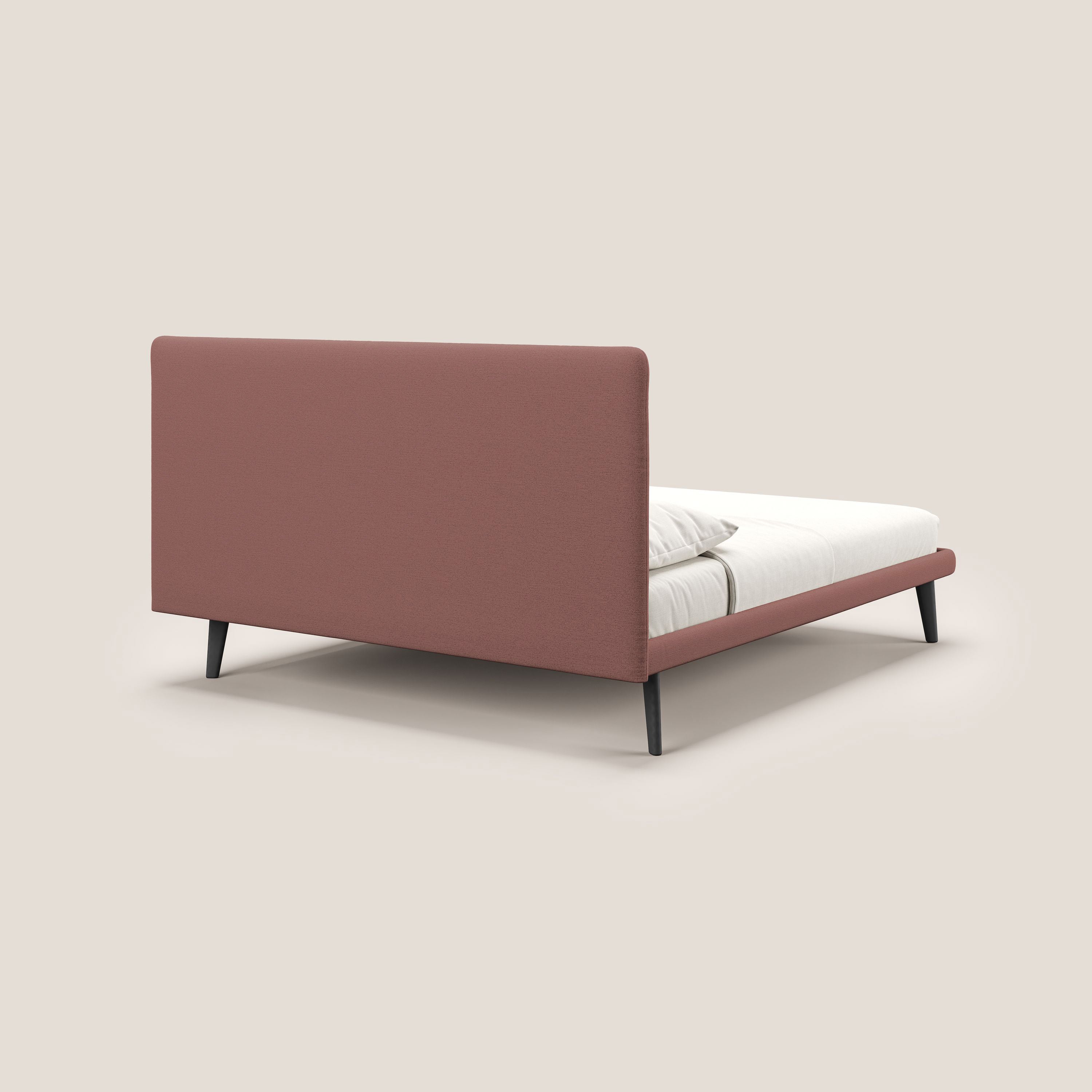 Noel letto minimal scandinavo con piedi in mogano e tessuto fiammato impermeabile T19 salmone - divani.store