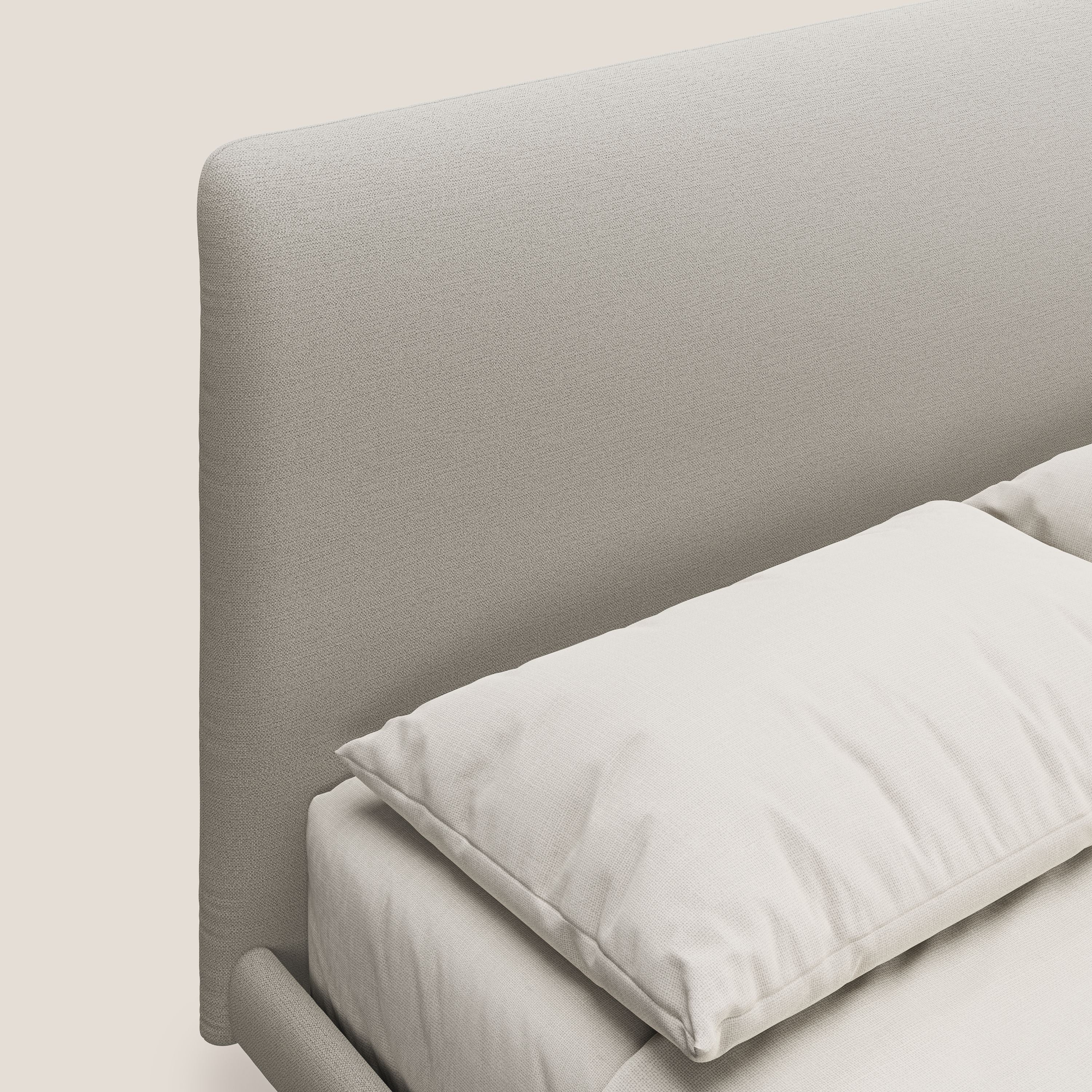 Noel letto minimal scandinavo con piedi in mogano e tessuto fiammato impermeabile T19 panna - divani.store