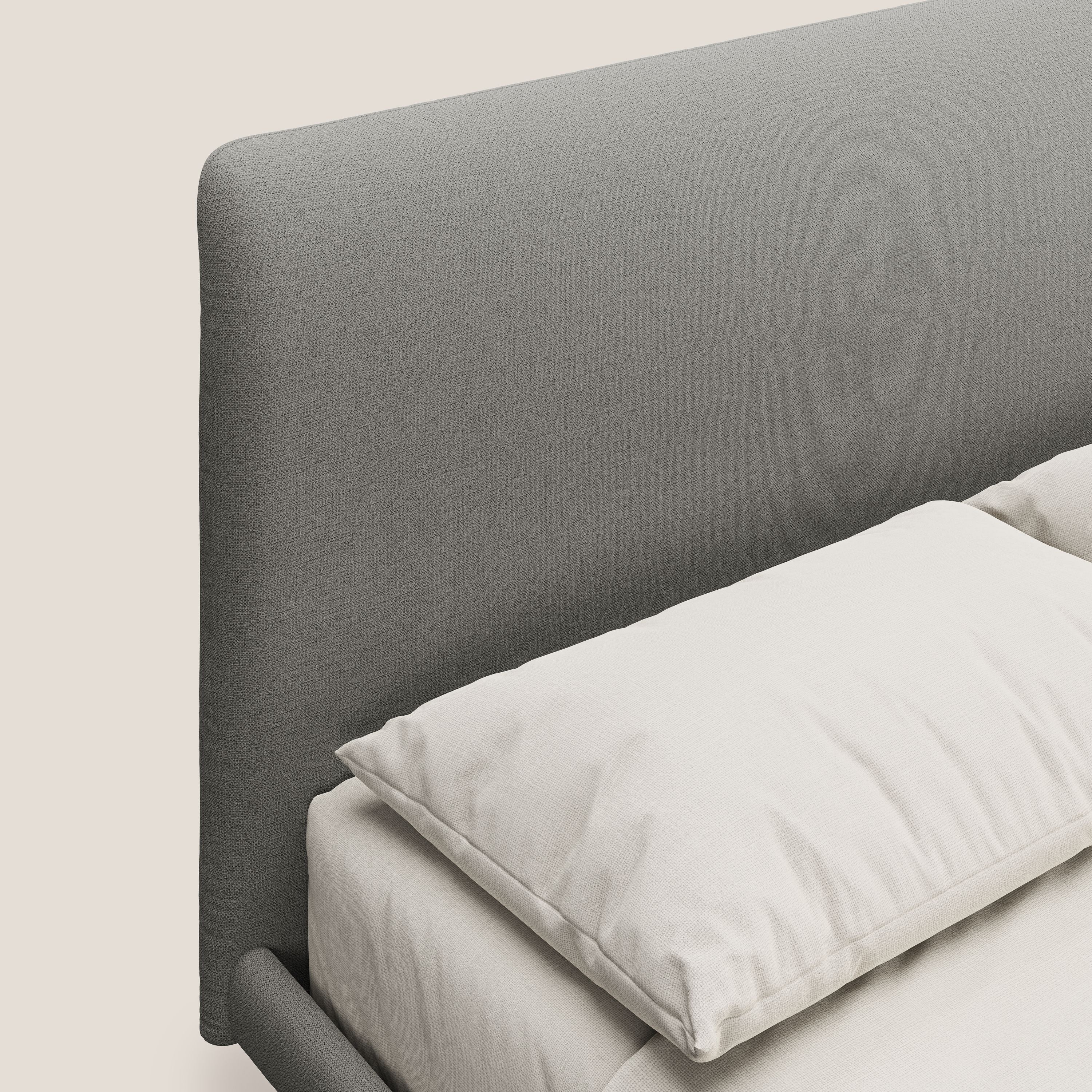 Noel letto minimal scandinavo con piedi in mogano e tessuto fiammato impermeabile T19 beige - divani.store