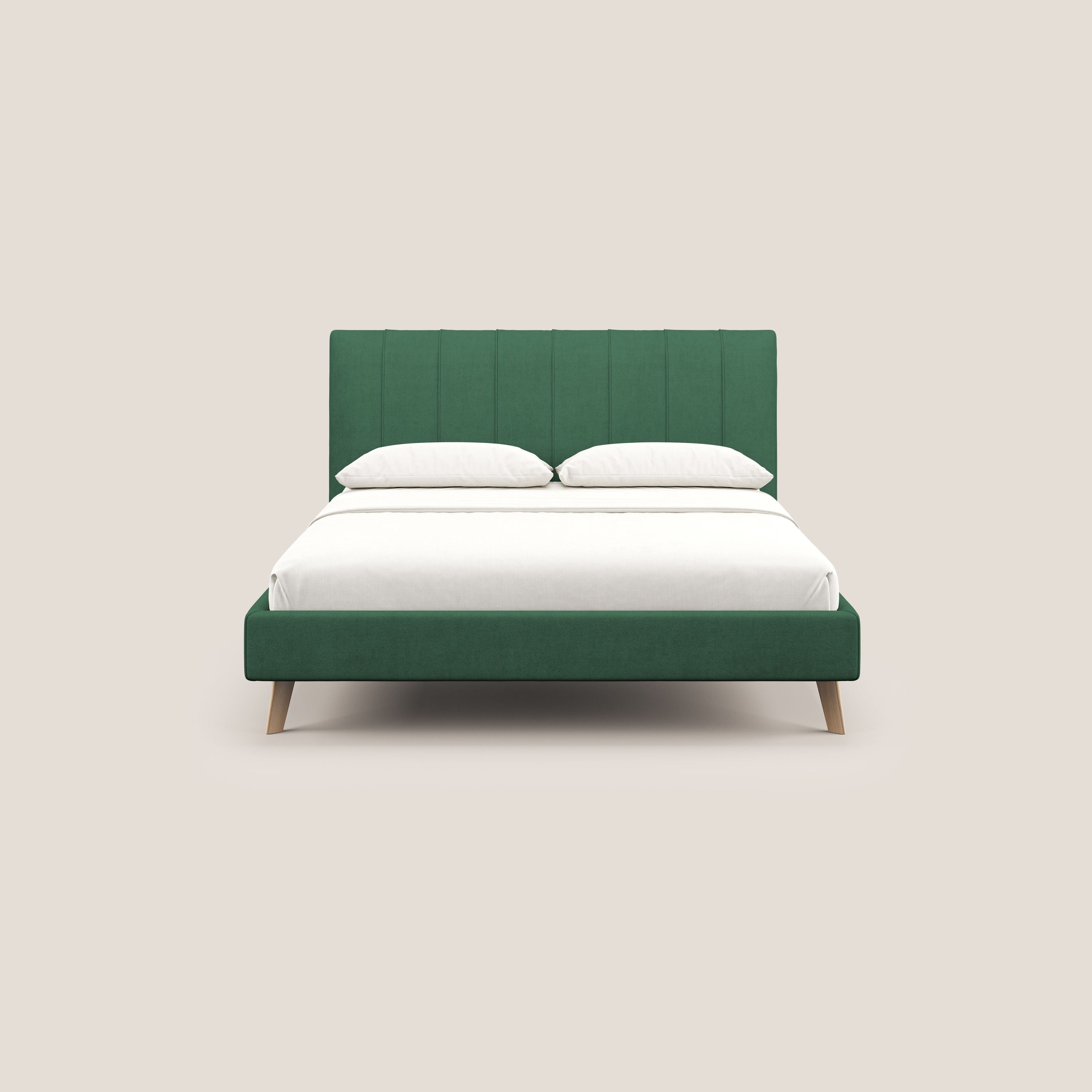 Selene letto imbottito con piedini naturali sfoderabile in tessuto impermeabile T02 verde - divani.store