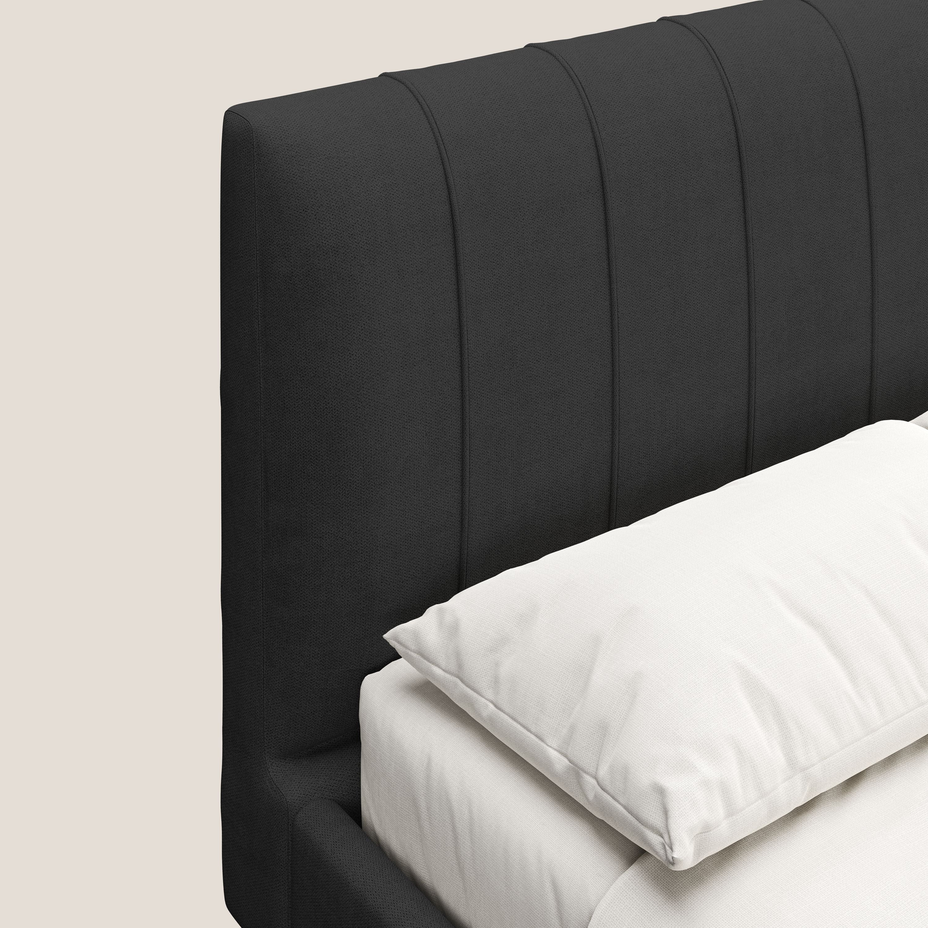 Selene letto imbottito con piedini naturali sfoderabile in tessuto impermeabile T02 nero - divani.store