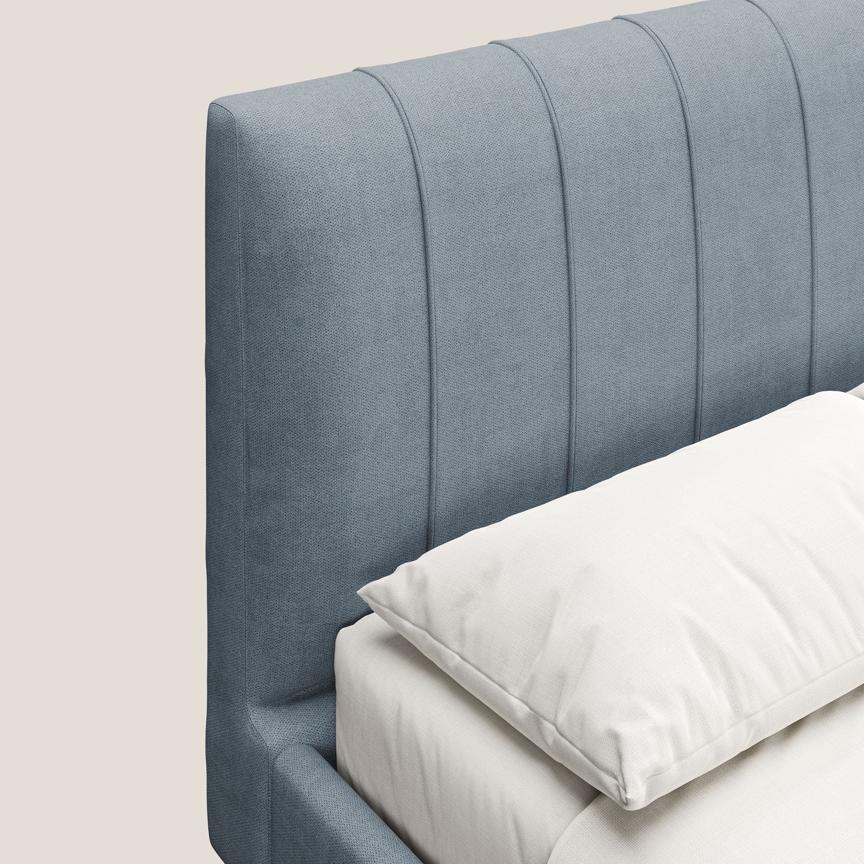 Selene letto imbottito con piedini naturali sfoderabile in tessuto impermeabile T02 carta da zucchero - divani.store