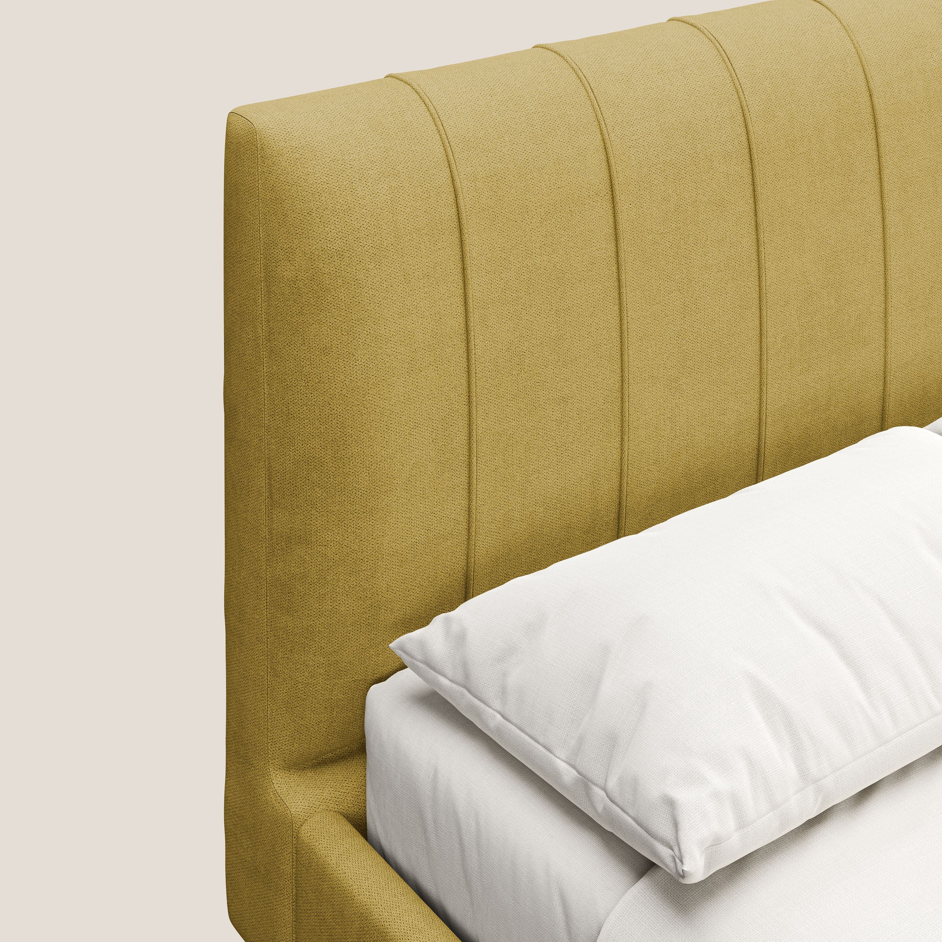 Selene letto imbottito con piedini naturali sfoderabile in tessuto impermeabile T02 giallo - divani.store
