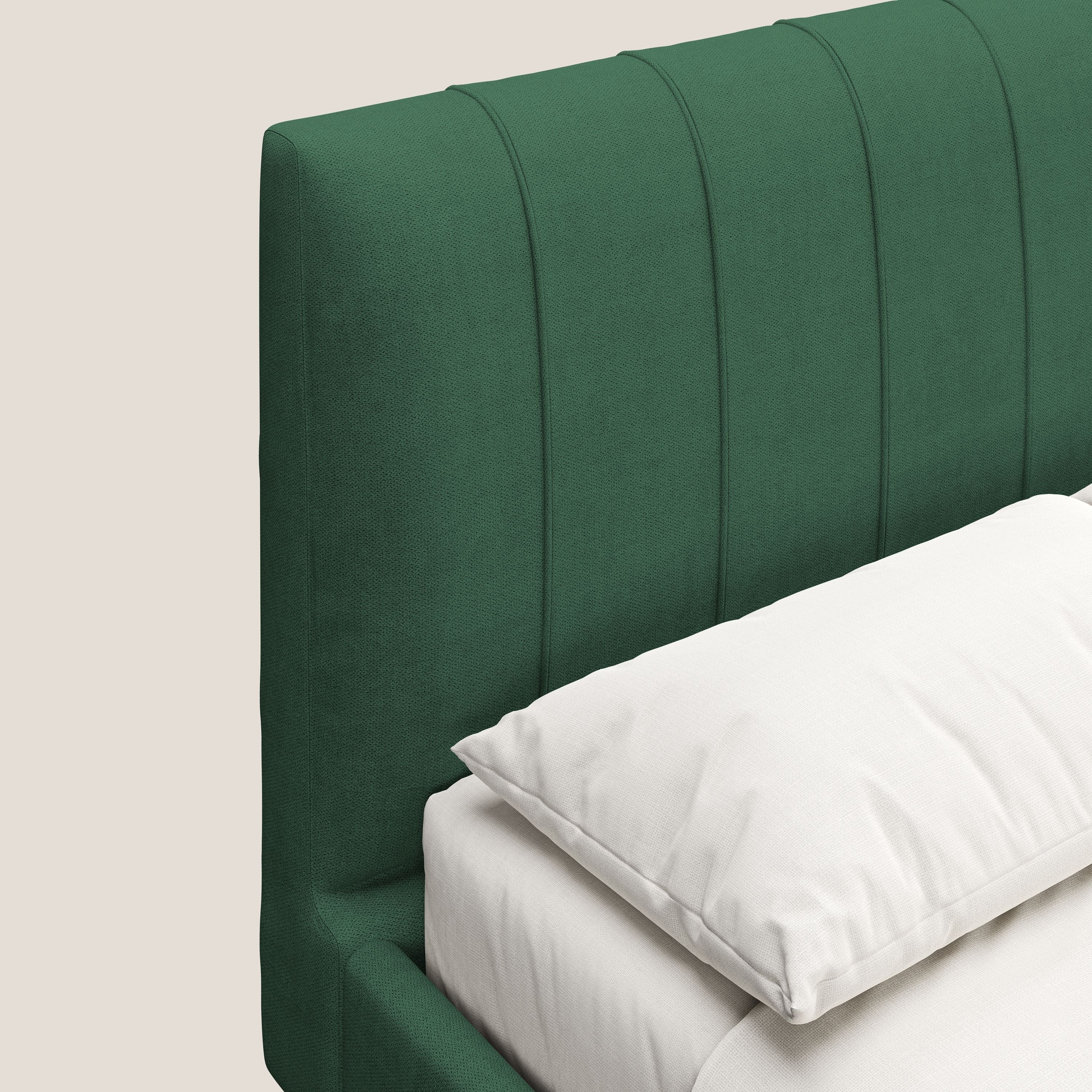 Selene letto imbottito con piedini naturali sfoderabile in tessuto impermeabile T02 verde - divani.store