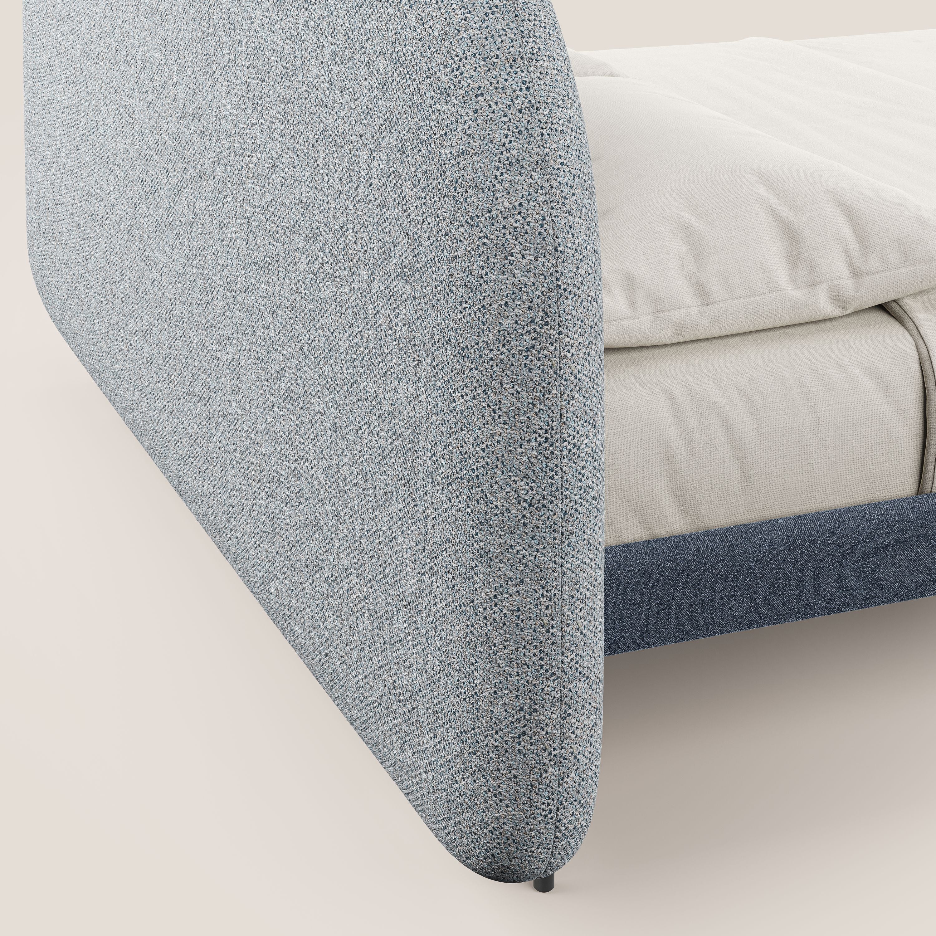 Soleil letto imbottito di design con piedi alti in metallo in bouclet smacchiabile T12 carta da zucchero - divani.store