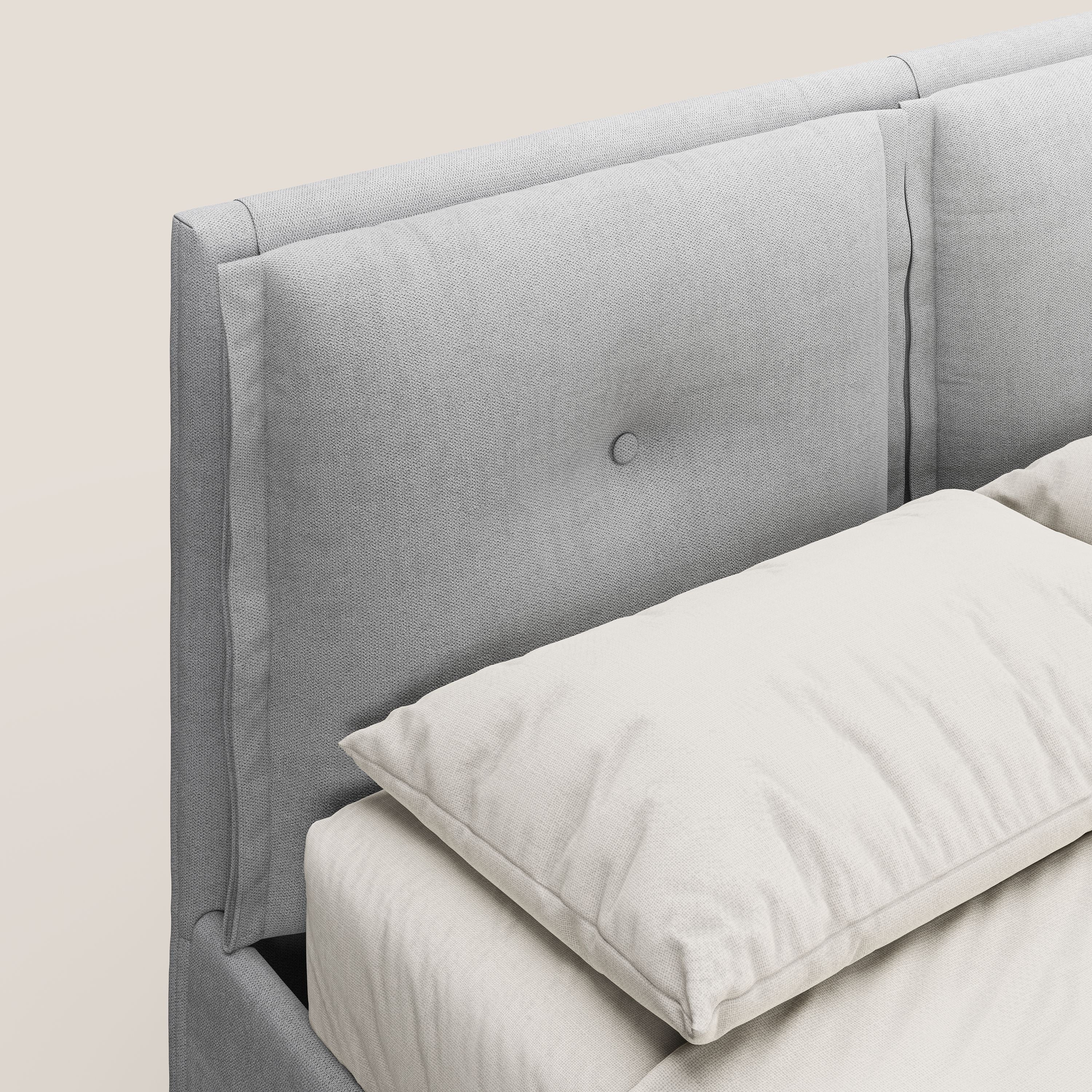 Travis letto contenitore con cuscini mobili trapuntati in tessuto impermeabile T02 grigio chiaro - divani.store