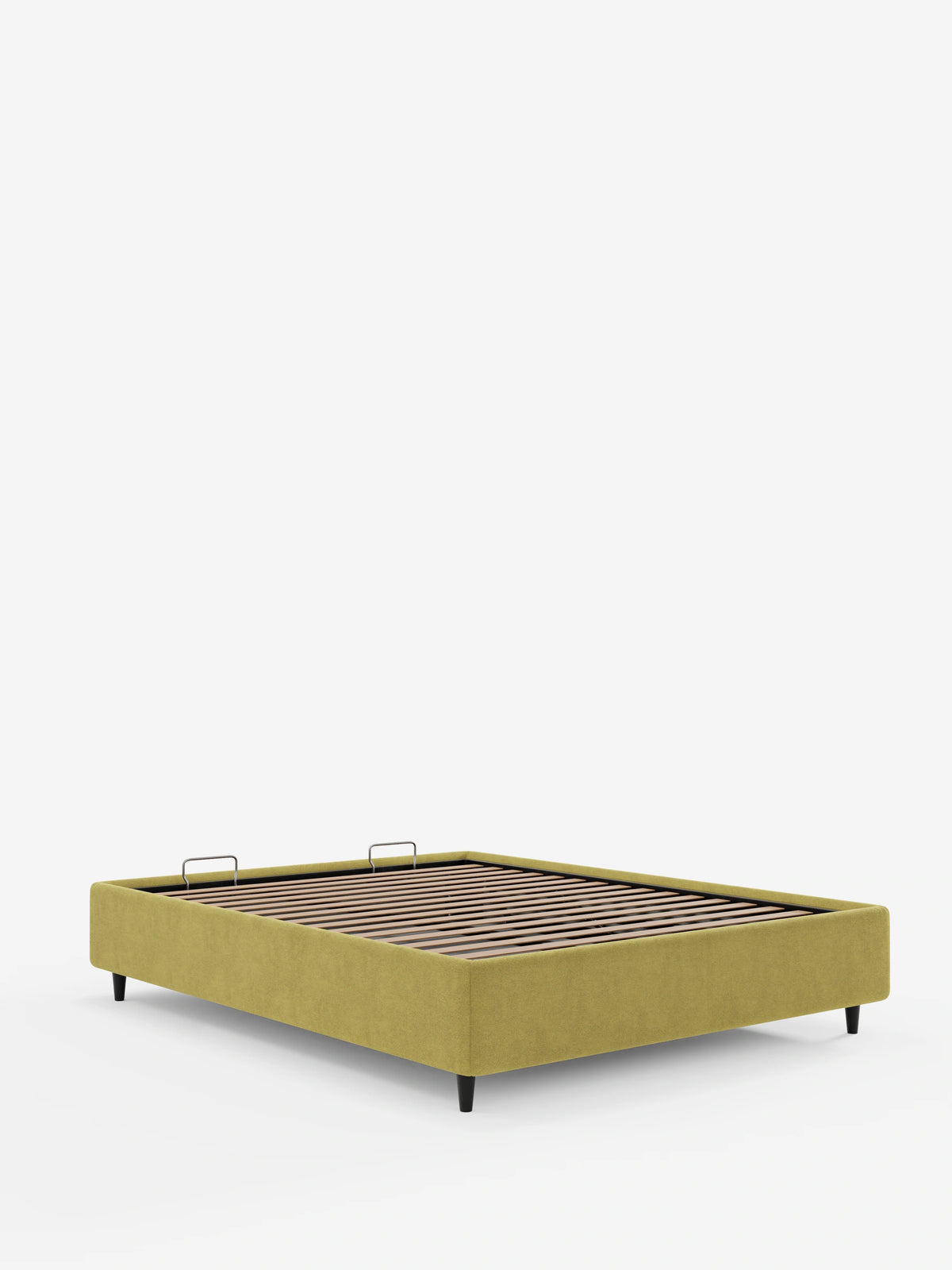 Un letto sommier imbottito ERON con vano contenitore in tessuto impermeabile certificato Oeko-Tex in giallo tenue, caratterizzato da una base rettangolare su gambe corte scure, con una struttura a doghe in legno a vista e fermi metallici per il materasso.