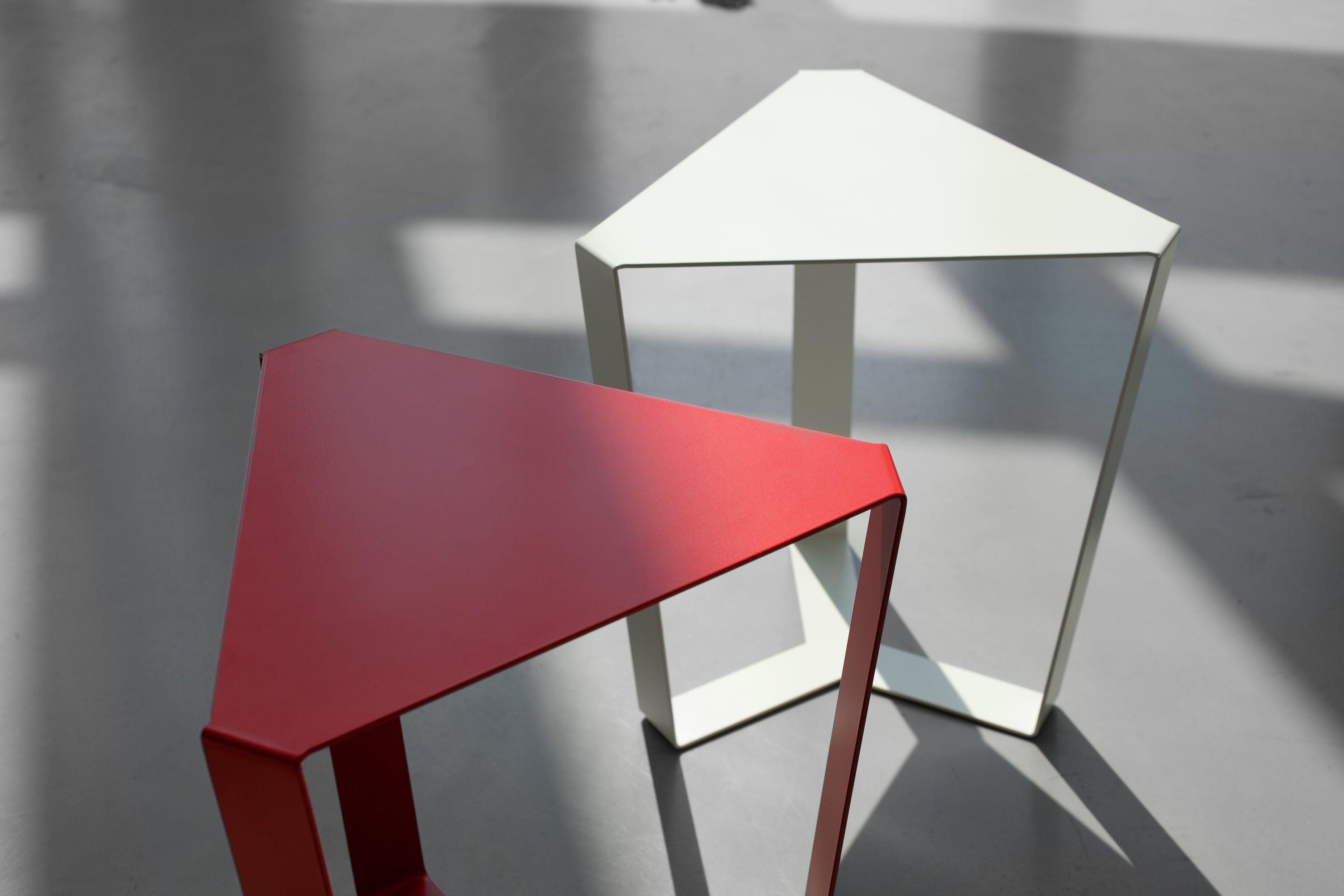 Finity tavolino triangolare per combinazioni modulari in diverse colorazioni - divani.store