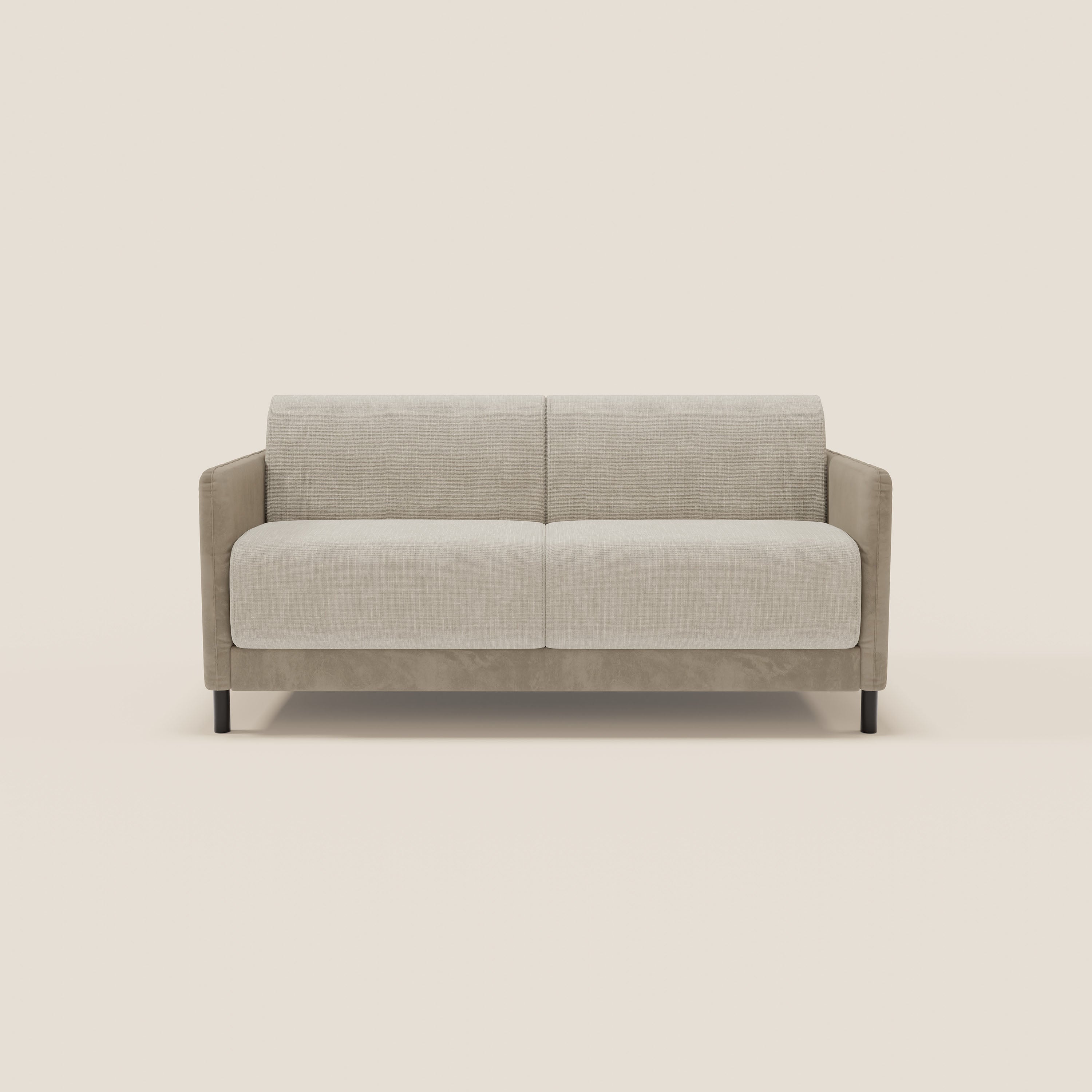 Il divano letto Narciso di Divani.Store è caratterizzato da un design bicolore in microfibra smacchiabile e in elegante tessuto impermeabile T06 tortora-panna, con linee pulite, braccioli sottili, gambe corte nere e materasso integrato H18 cm.