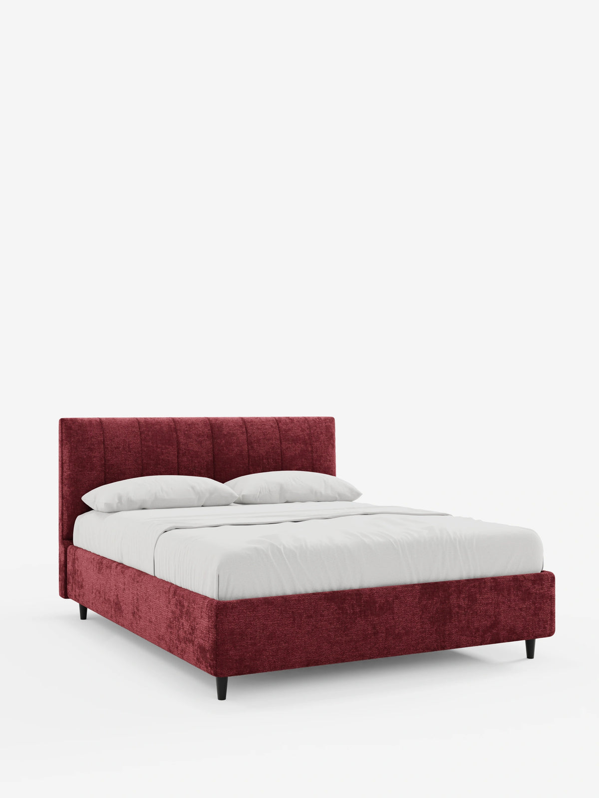 ONYX: letto imbottito con contenitore e testiera verticale in tessuto certificato Oeko-Tex®: un letto moderno in tessuto rosso scuro con texture, dotato di una testiera alta e imbottita, cuciture verticali, biancheria da letto bianca e gambe sottili e scure su sfondo bianco.