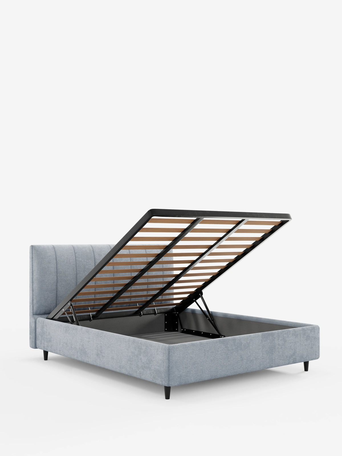 Il letto imbottito ONYX con contenitore e testiera verticale in tessuto certificato Oeko-Tex® è un letto imbottito azzurro con contenitore, dotato di testiera trapuntata a canali, struttura sollevabile, rete a doghe e quattro gambe scure su sfondo bianco.