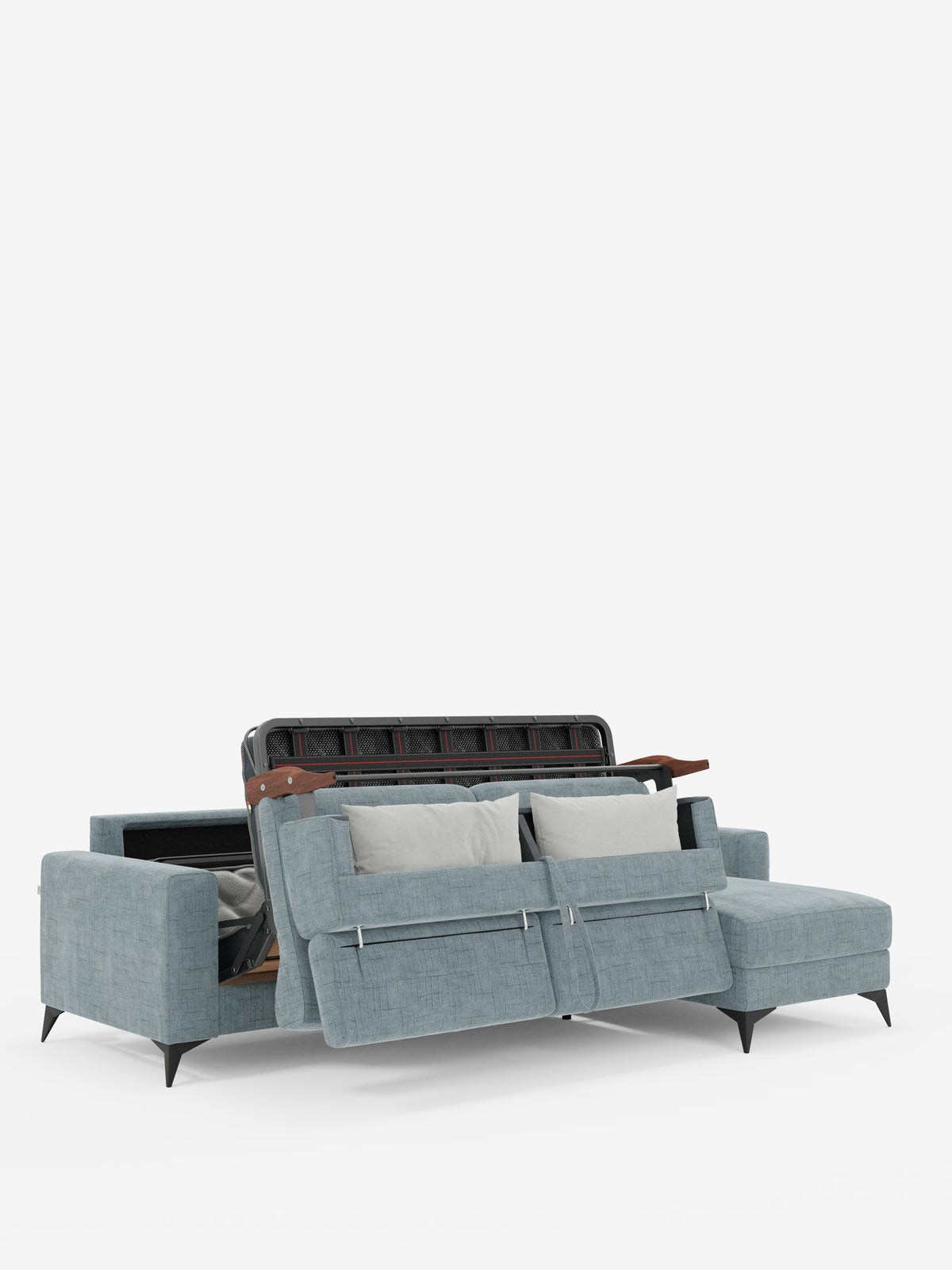 È esposto un elegante divano letto angolare Pegaso di colore azzurro chiaro di Divani.Store, caratterizzato da raffinate gambe nere. I cuscini dello schienale e della seduta del divano si sollevano per rivelare una spaziosa penisola contenitore, ideale per riporre coperte o cuscini. Due cuscini grigio chiaro poggiano sul tessuto jacquard smacchiabile T22, mentre i poggiatesta regolabili aggiungono un tocco di comfort moderno, il tutto su uno sfondo bianco a tinta unita.