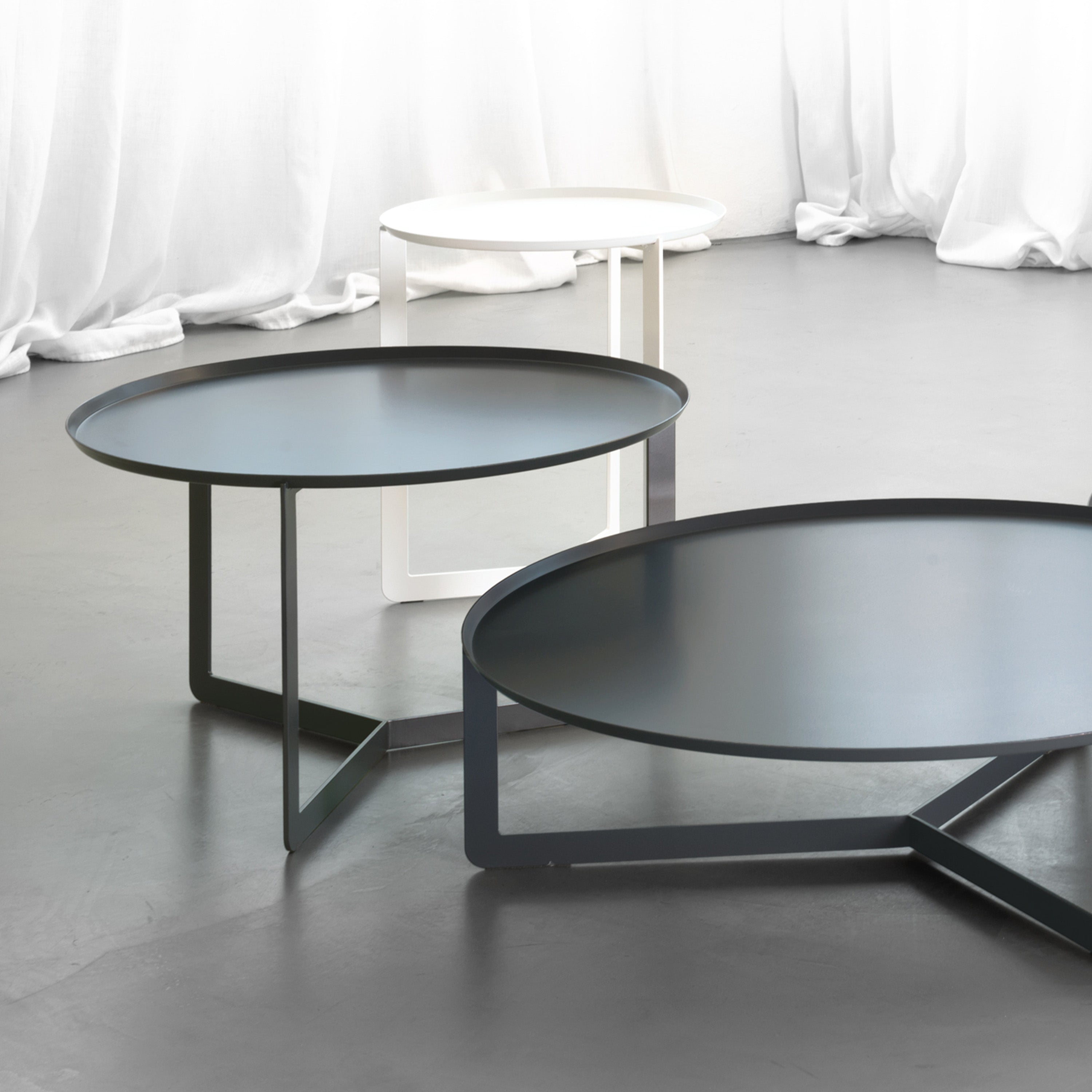 Round tavolino rotondo da salotto in metallo h46 cm bianco - divani.store