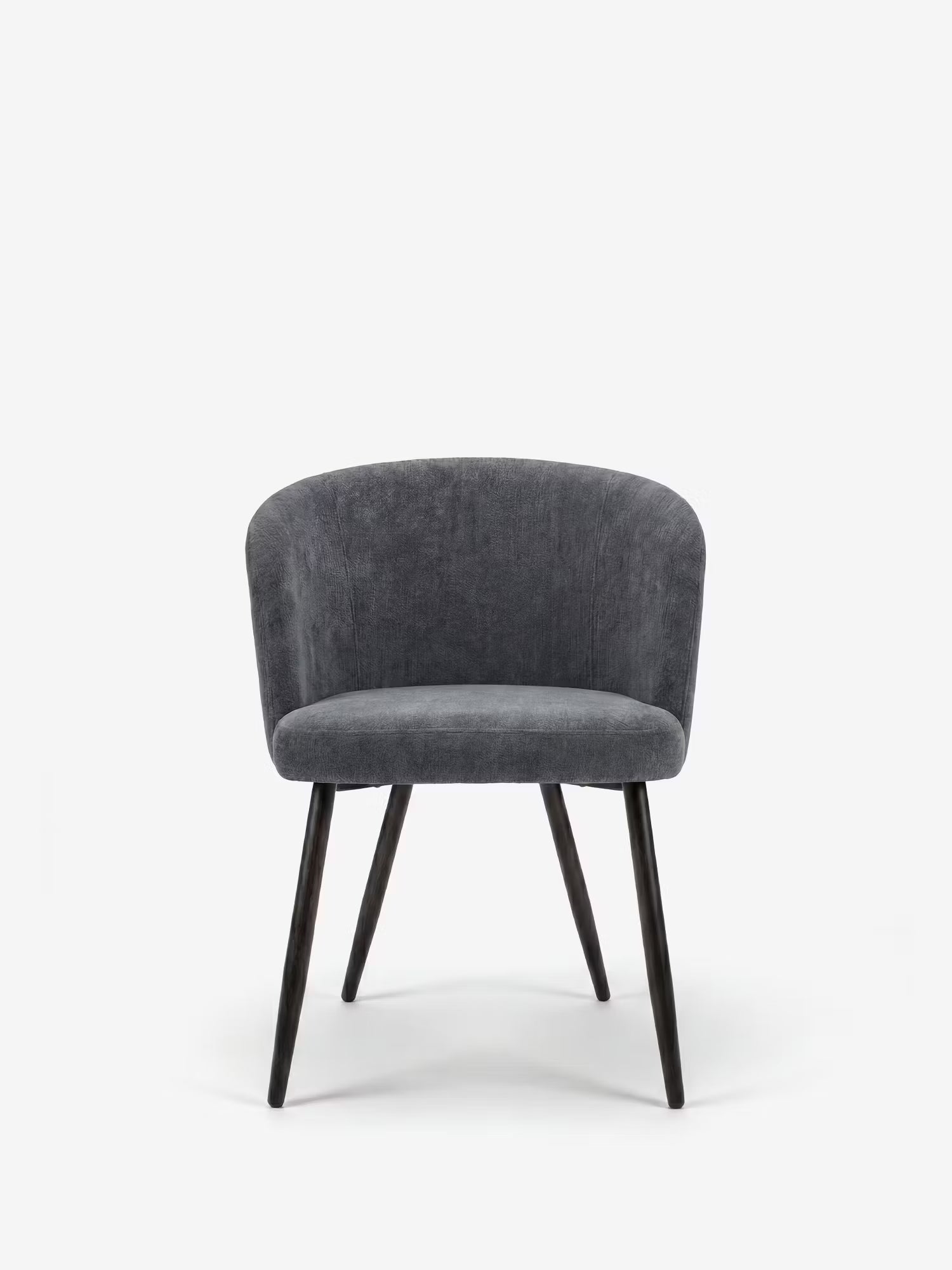 La sedia Rovo con braccioli di Divani.Store presenta uno schienale curvo rivestito in ciniglia, una seduta imbottita ed eleganti gambe in metallo nero, conferendo uno stile moderno e minimalista a qualsiasi ambiente.
