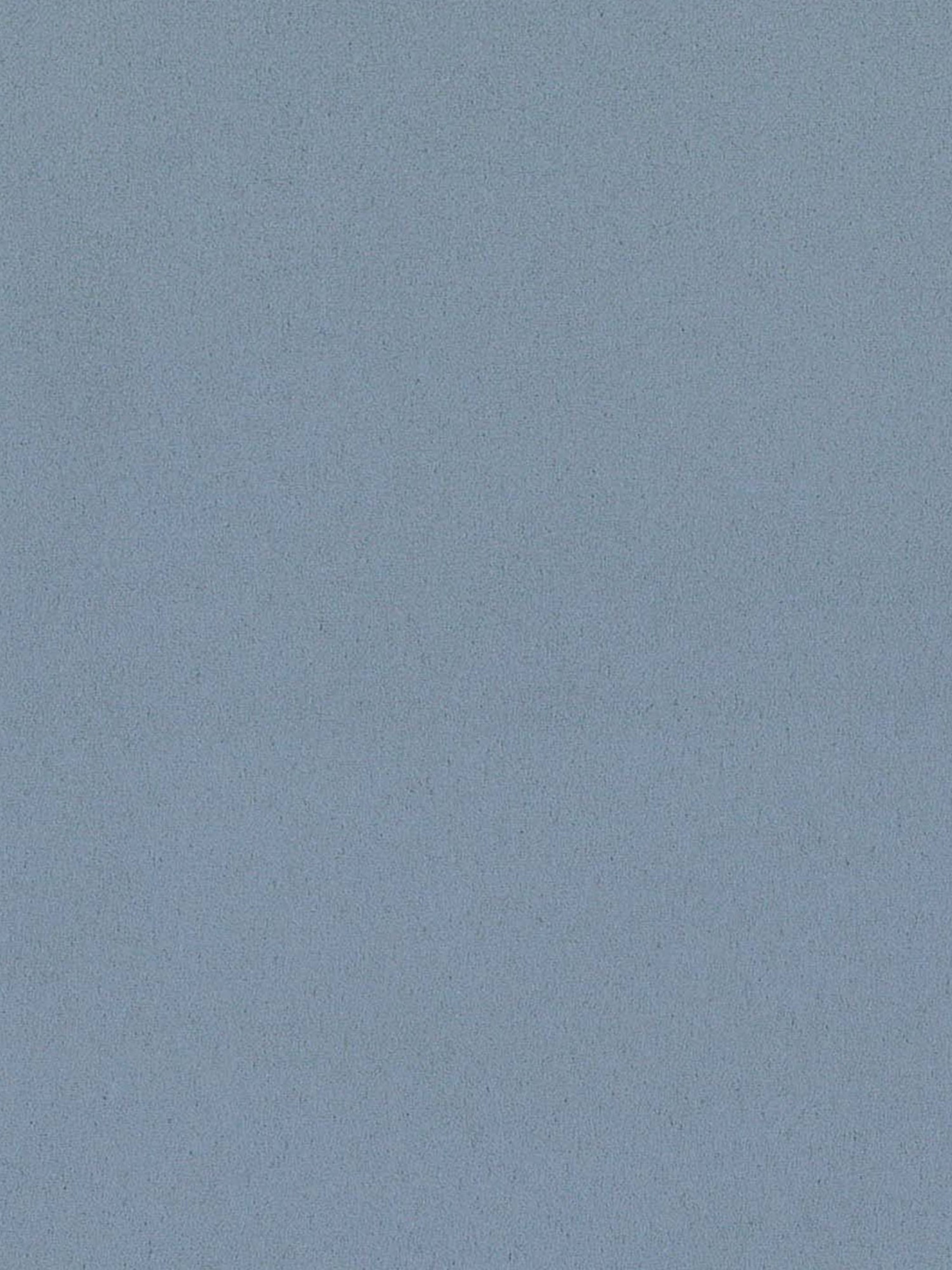 Una superficie liscia in una raffinata e delicata tonalità di blu, con una texture delicatamente granulosa, evoca l’eleganza sobria del divano Eclipse, un modello dal design moderno a 2 e 3 posti con schienali traslanti di Divani.Store. Privo di forme o motivi distintivi, lo sfondo minimalista suggerisce il comfort modulabile e la versatilità contemporanea incarnati dalle sue gambe alte e dall’elegante rivestimento in microfibra T11 resistente alle macchie.