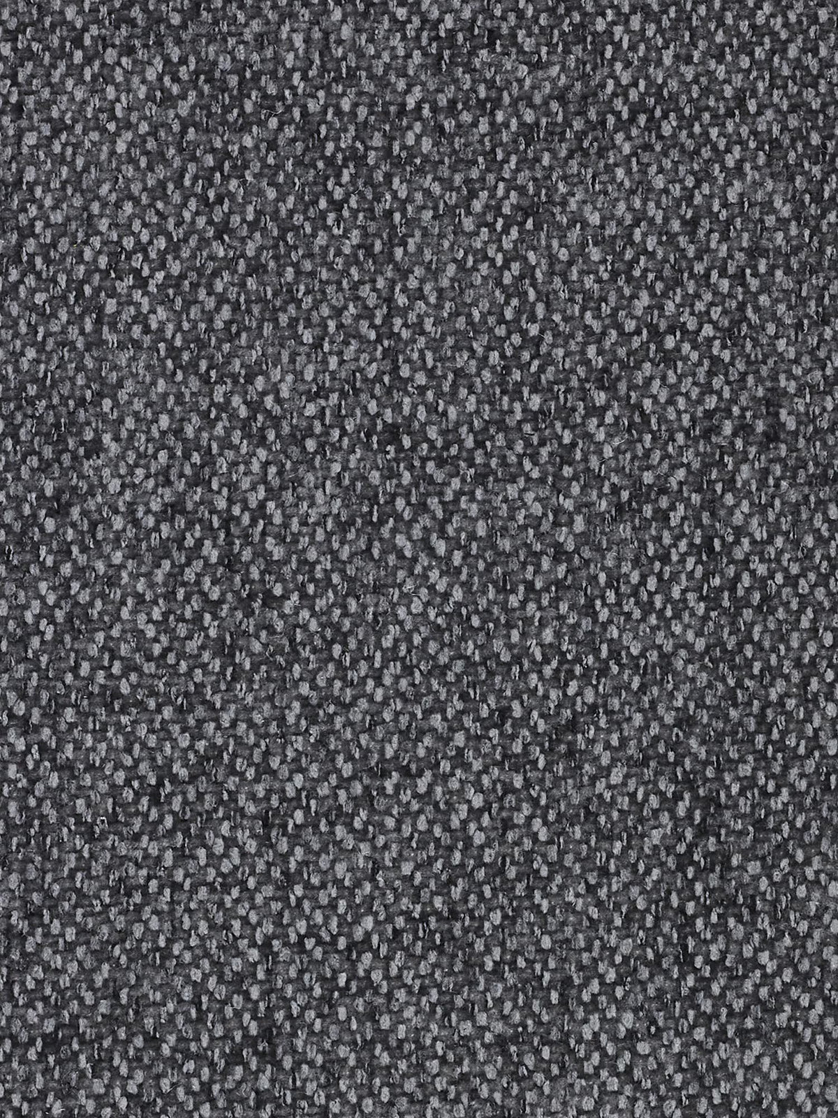 Primo piano del resistente tessuto T23 grigio scuro, resistente alle macchie, utilizzato per il divano Doric a 3 posti con sedute allungabili tramite sistema relax elettrico di Divani.Store. La trama a piccoli anelli, dal tessuto fitto, presenta una distribuzione regolare e un colore uniforme, senza macchie, motivi o variazioni visibili: perfetta per un divano dal design sofisticato e pratico.