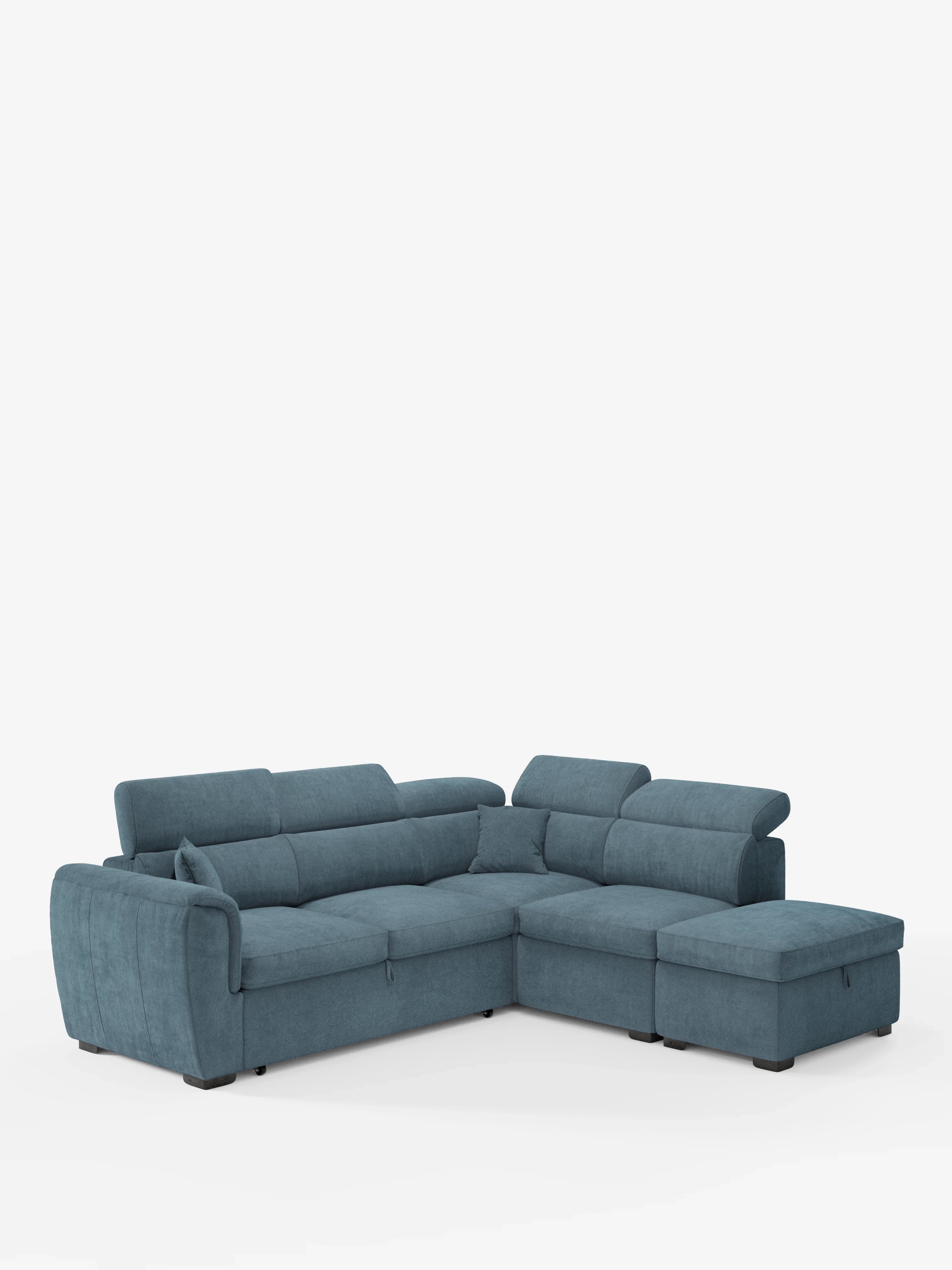 Un spazioso divano angolare reversibile Titano con letto estraibile e pouf contenitore di Divani.Store, rivestito in tessuto blu antimacchia certificato Oeko-Tex®, è dotato di morbidi cuscini, poggiatesta reclinabili e un pouf contenitore abbinato posizionato all’estremità destra. Questo versatile divano componibile poggia su piccole gambe nere ed è raffigurato su uno sfondo bianco a tinta unita.