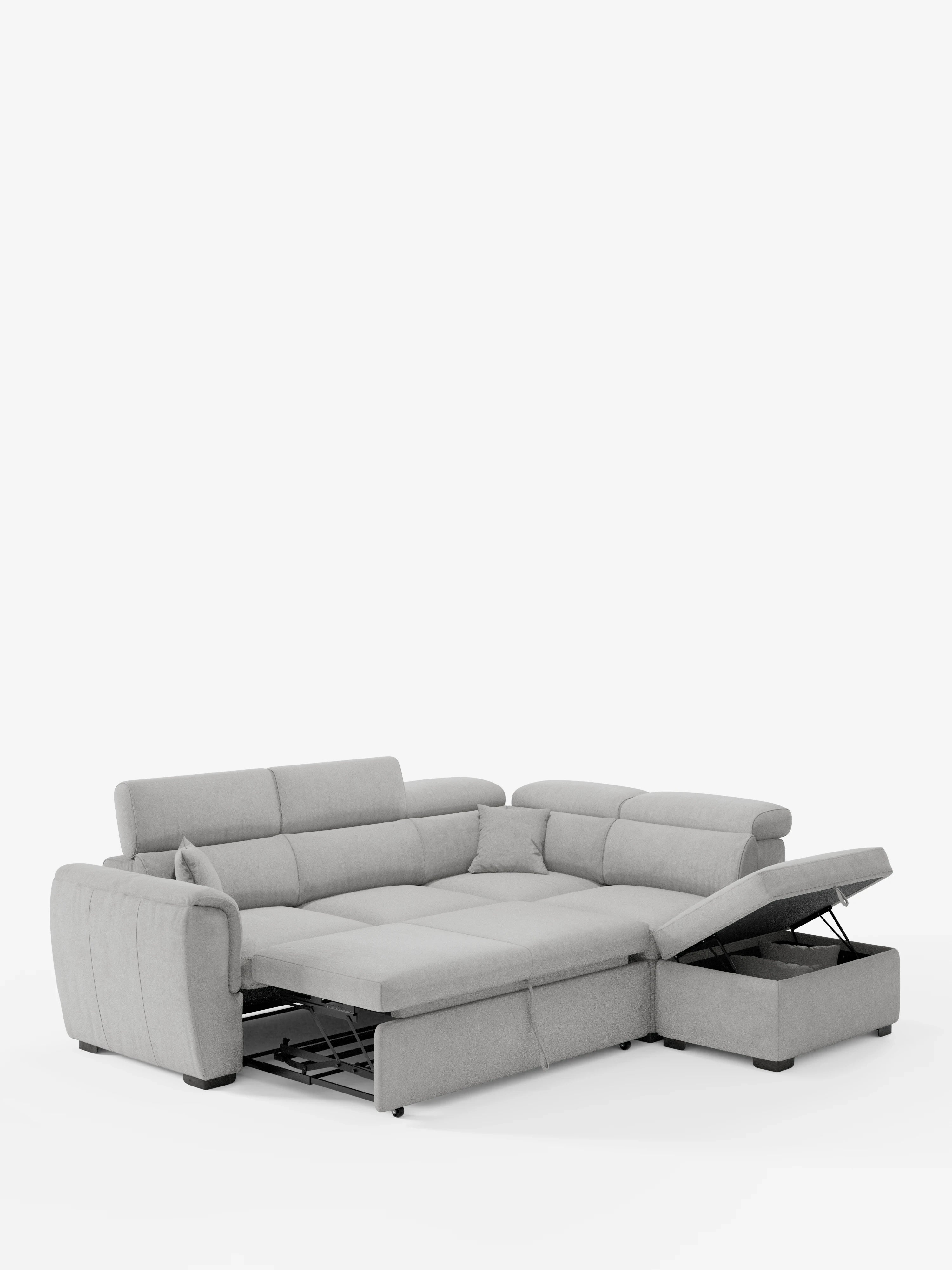 Un divano angolare reversibile Titano di colore grigio chiaro di Divani.Store, dotato di poggiatesta regolabili, letto estraibile e sezione chaise longue con pouf contenitore integrato. Rivestito in tessuto facile da pulire e certificato Oeko-Tex®. Presentato su uno sfondo bianco a tinta unita per un look pulito e moderno.