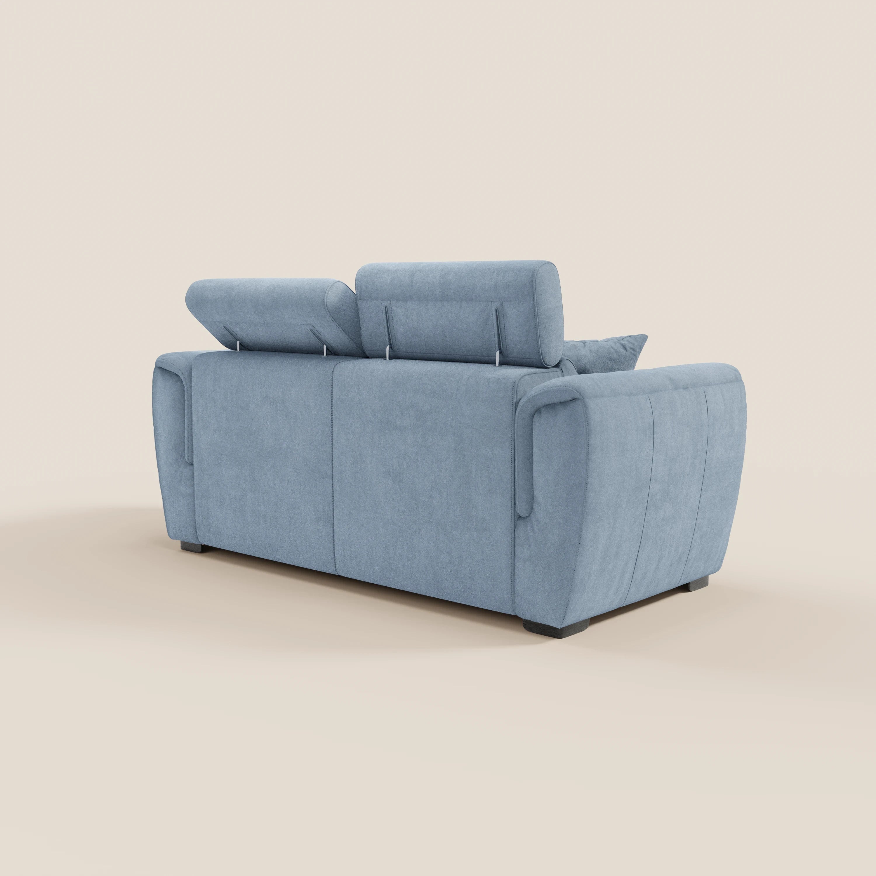 Un moderno divano a due posti estraibile Titano di colore azzurro, realizzato da Divani.Store, ripreso da dietro e di profilo, presenta due poggiatesta reclinabili, morbidi cuscini, braccioli arrotondati e gambe corte di colore scuro su uno sfondo neutro.