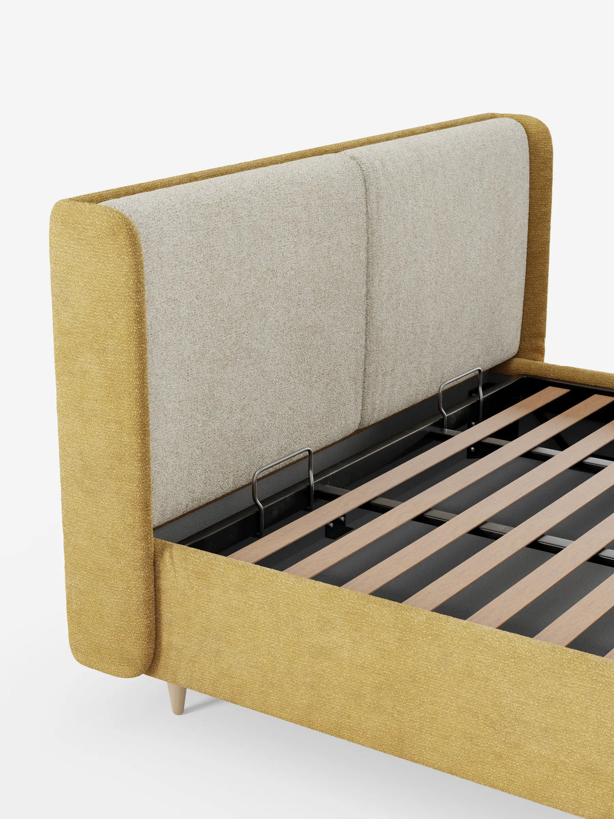 VALKIRIA, letto imbottito bicolore con contenitore - cuscini dello schienale e testiera curva avvolgente, con rivestimento esterno giallo senape, testiera trapuntata color crema e base a doghe aperte che lascia intravedere il vano contenitore.
