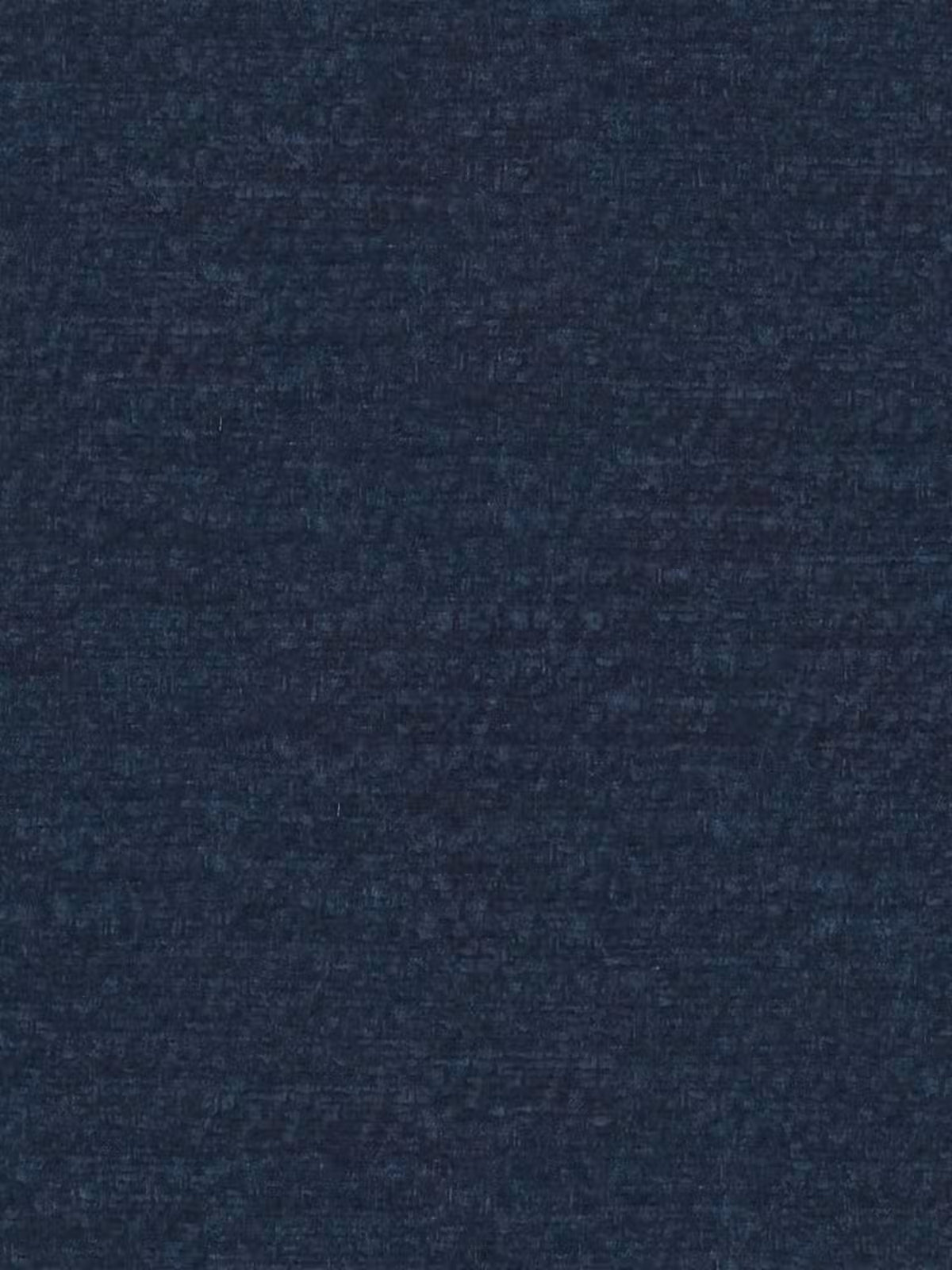 Primo piano della superficie in tessuto blu navy scuro a trama in rilievo del modello RAGNAR, letto imbottito con contenitore e testiera capitonné avvolgente di Letti.store. L'elegante rivestimento, certificato Oeko-Tex®, presenta una trama discreta ma ben visibile, che crea delicate variazioni nell'intensità del colore e conferisce una finitura morbida e opaca con una tonalità uniforme su tutta la superficie. Non sono visibili né motivi né oggetti.