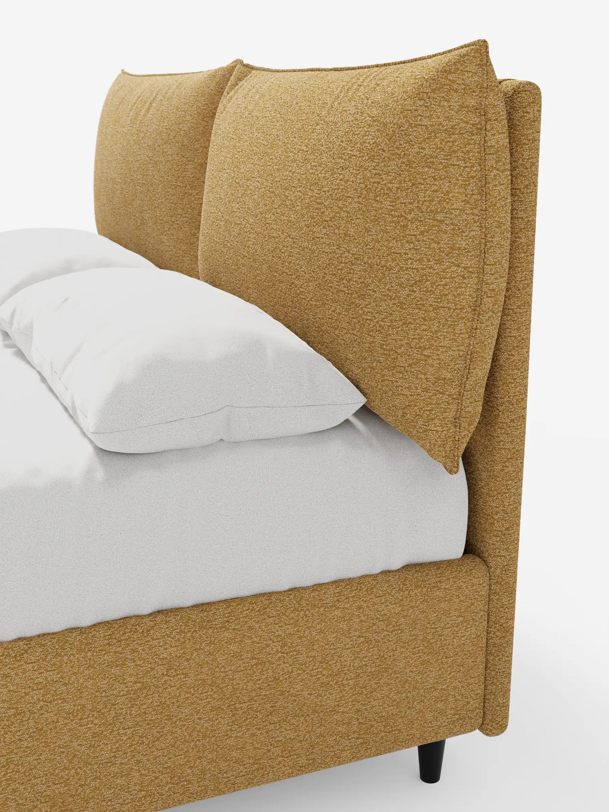 ZAYRON, letto imbottito con contenitore e morbidi cuscini regolabili: un letto moderno con due cuscini dalla trama color marrone dorato, lenzuola bianche e una struttura in tessuto coordinato su sfondo bianco.