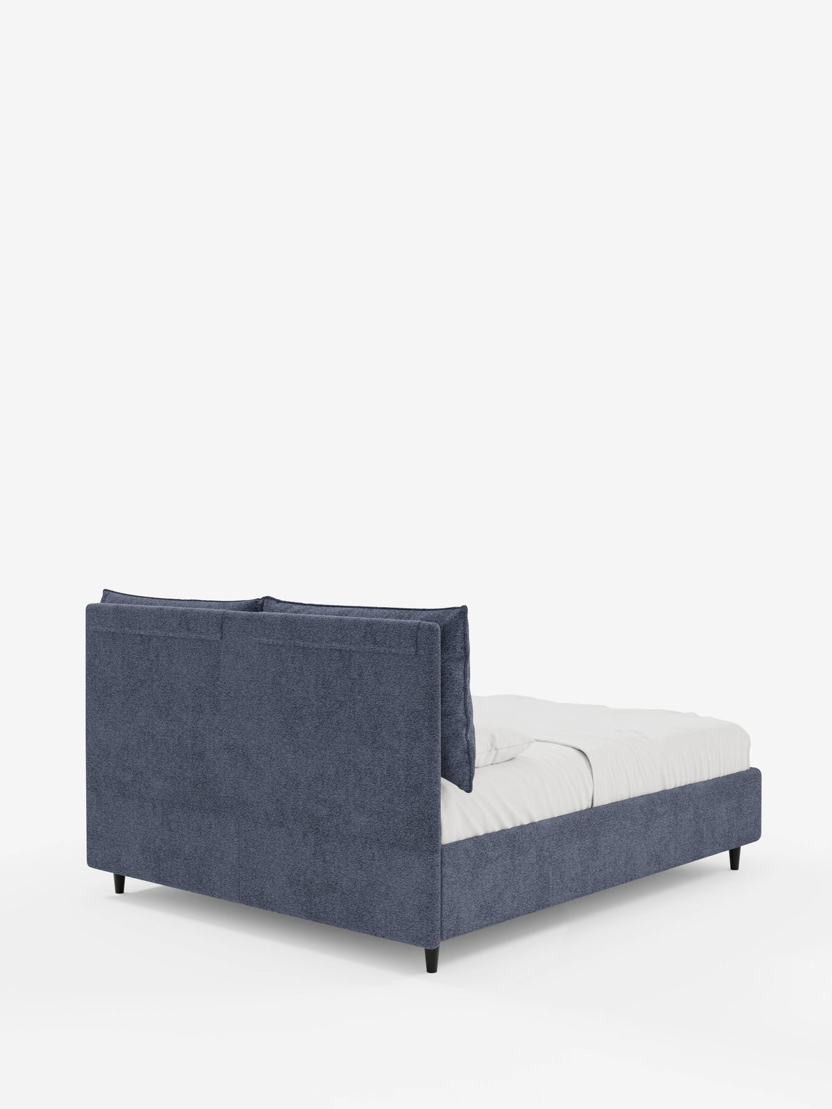 ZAYRON: letto imbottito con contenitore e morbidi cuscini regolabili, un letto moderno in tessuto blu scuro con trama a rilievo, con lenzuola bianche e gambe affusolate nere su uno sfondo bianco a tinta unita.