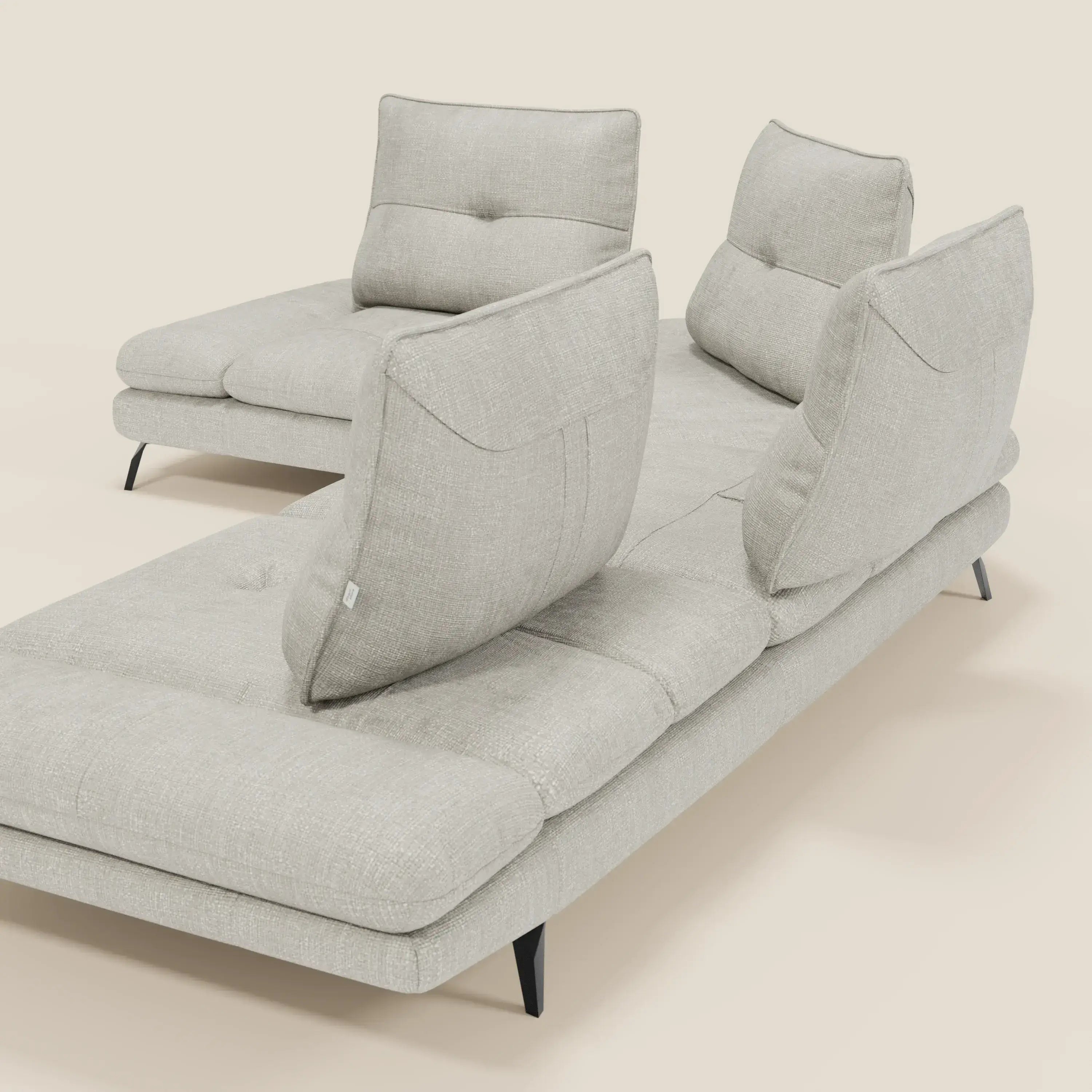 Ardex Divano Angolare - schienali traslanti e bracciolo regolabile in elegante tessuto impermeabile T06 grigio chiaro