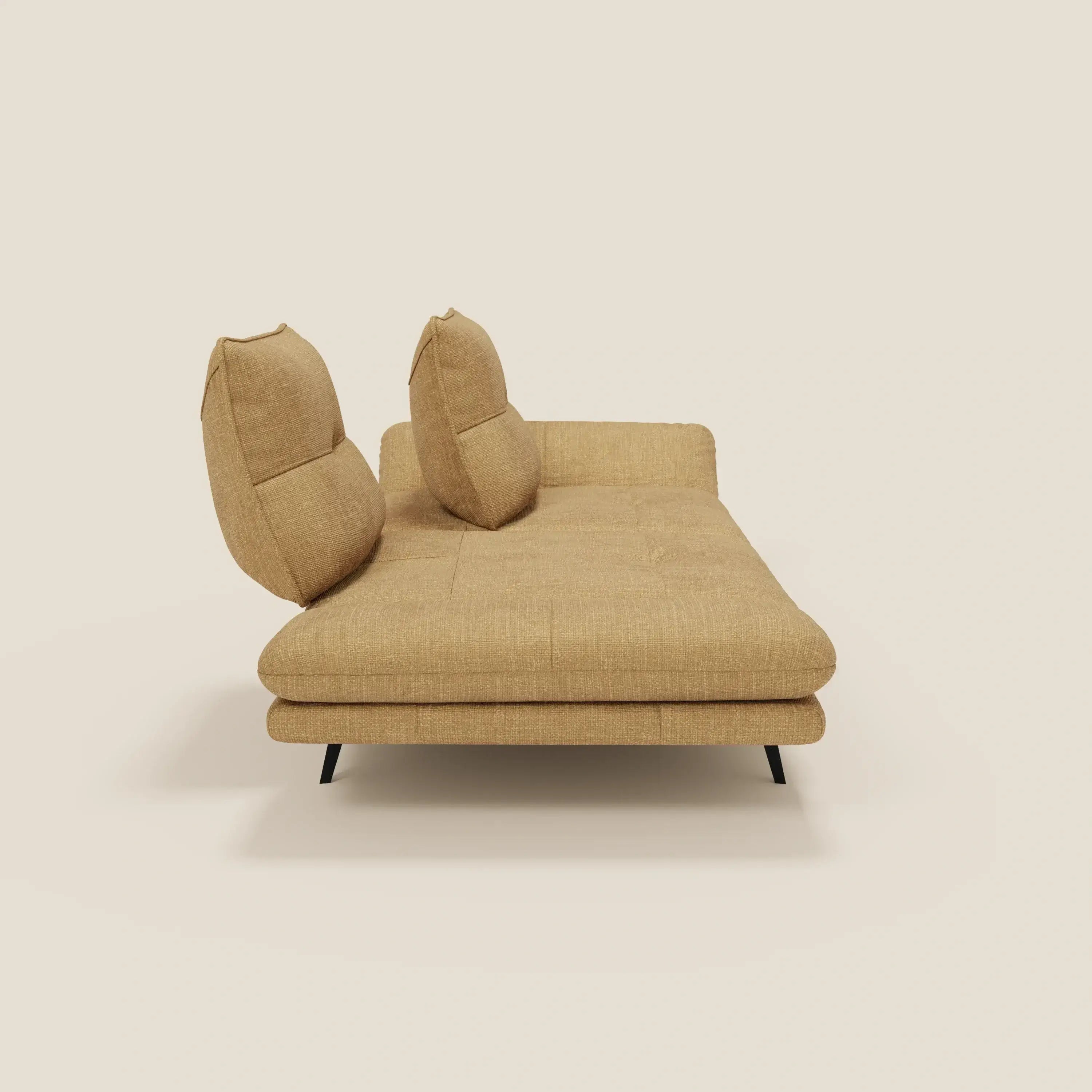 Ardex Divano 3 posti di Divani.Store, in morbido tessuto impermeabile giallo T06, è caratterizzato da schienali scorrevoli, braccioli regolabili, ampi cuscini di seduta e gambe metalliche angolate per un look moderno ma accogliente e minimalista.