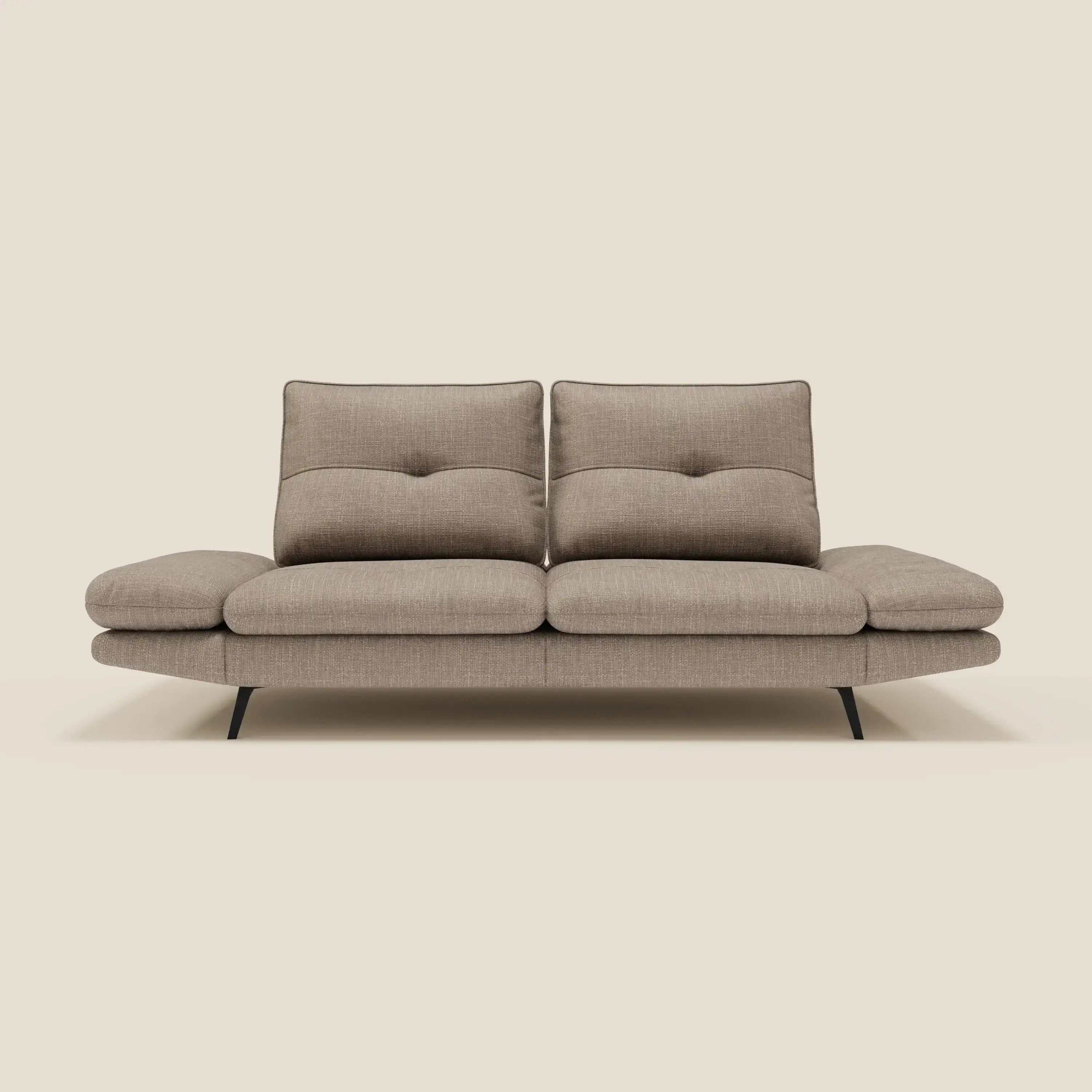 Ardex Divano 3 posti di Divani.Store è caratterizzato da schienali traslanti, braccioli regolabili e morbido tessuto impermeabile T06 tortora, che uniscono comfort e design contemporaneo per una seduta versatile e moderna in qualsiasi spazio.