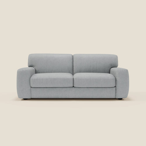 Il divano letto materasso Cloud H17 cm di Divani.Store è caratterizzato da morbidi cuscini in tessuto impermeabile T06 ghiaccio, ampi braccioli e un design moderno ed elegante dalle linee pulite, perfetto per una vita versatile su qualsiasi sfondo.