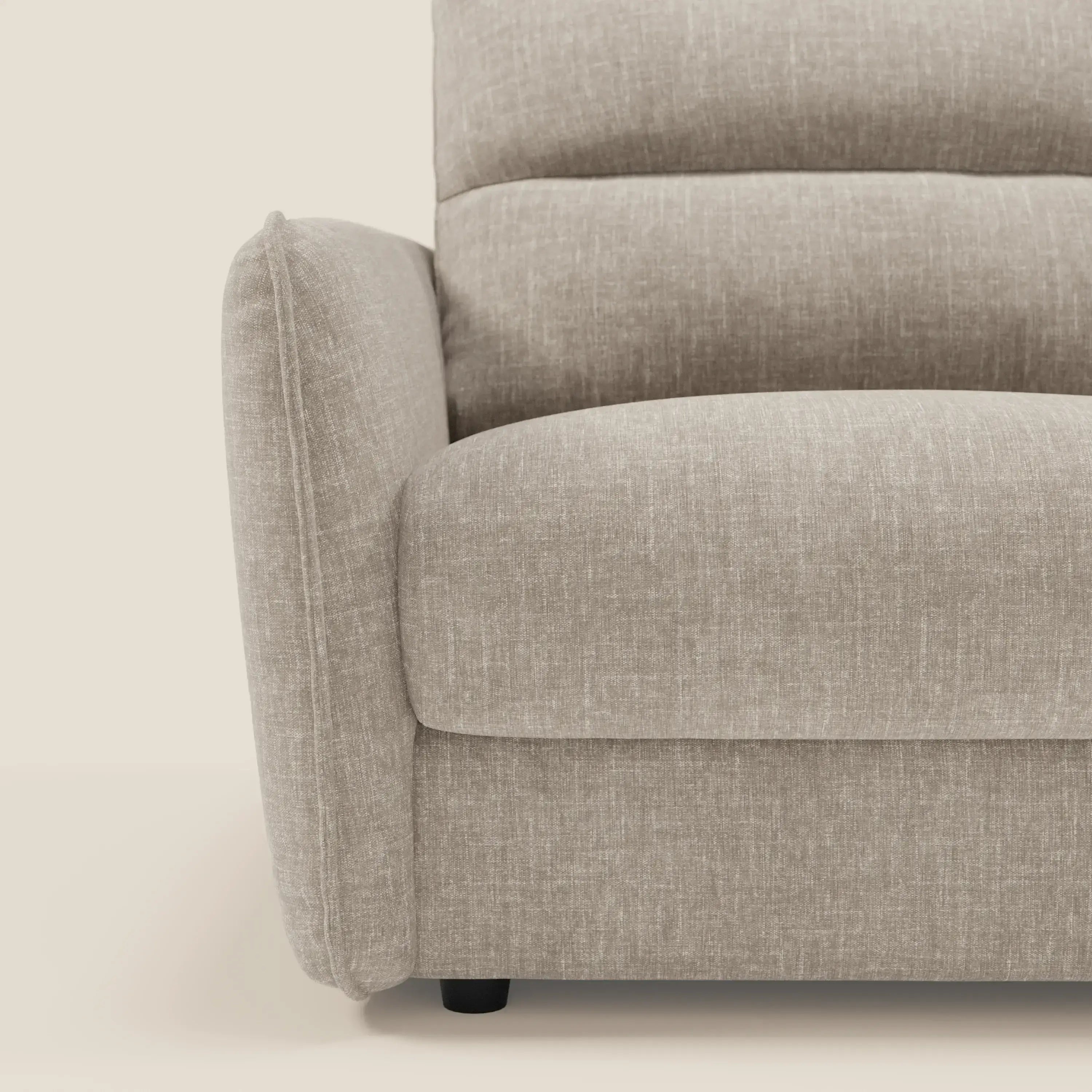 Elios Divano letto con morbidi cuscini spalliera in tessuto smacchiabile T24 lino chiaro