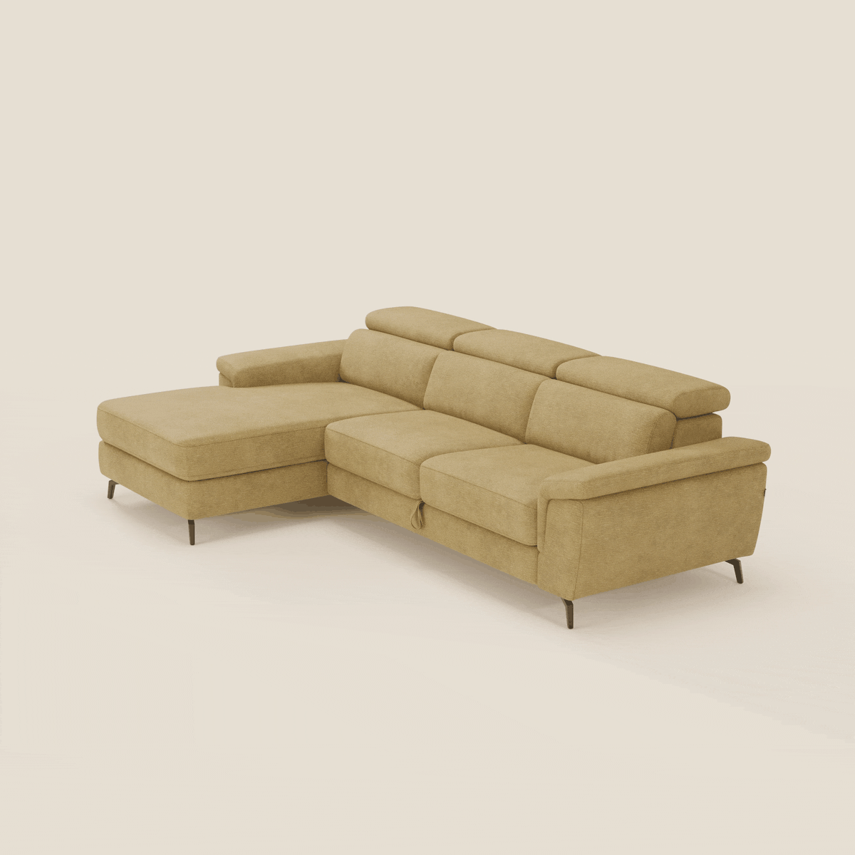Il divano estraibile Estro di Divani.Store è caratterizzato da una chaise-longue rivolta verso sinistra, poggiatesta reclinabili, gambe sottili in metallo e rivestimento in tessuto impermeabile giallo T14 per un look moderno e una seduta generosa in qualsiasi spazio contemporaneo.