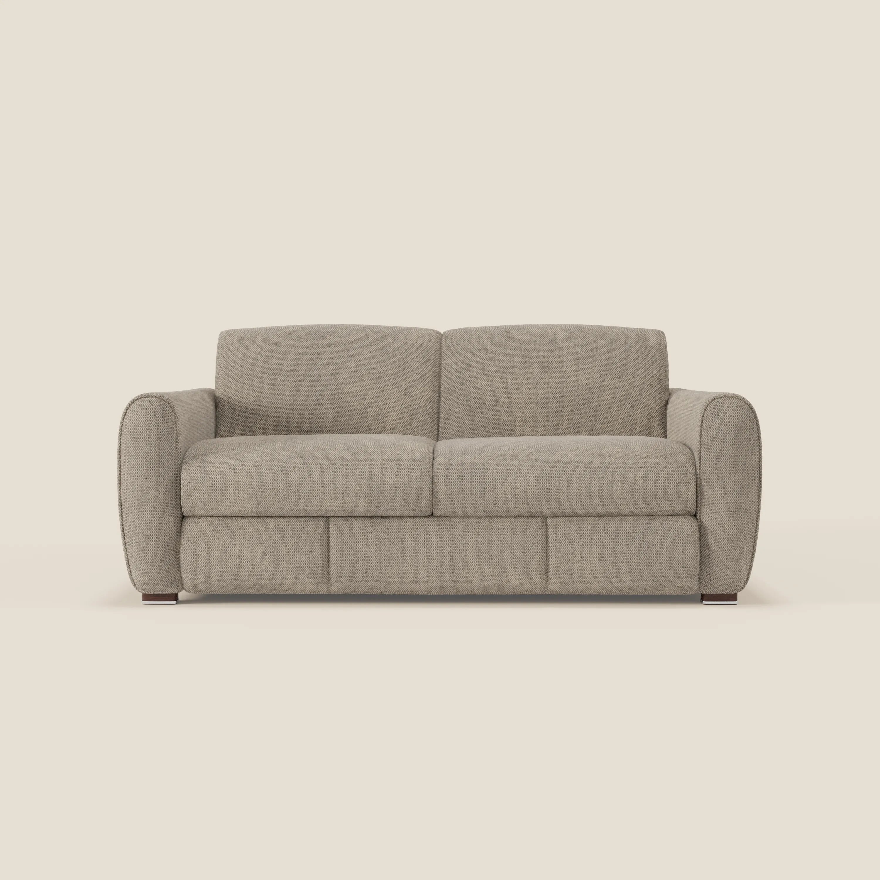Il Kaleo Divano letto moderno di Divani.Store è caratterizzato da un materasso H17 cm ad alta densità, tessuto raffinato impermeabile T26 tortora, ampie braccia arrotondate e gambe in legno discrete. Ospita 2-3 persone, perfetto per ambienti contemporanei.