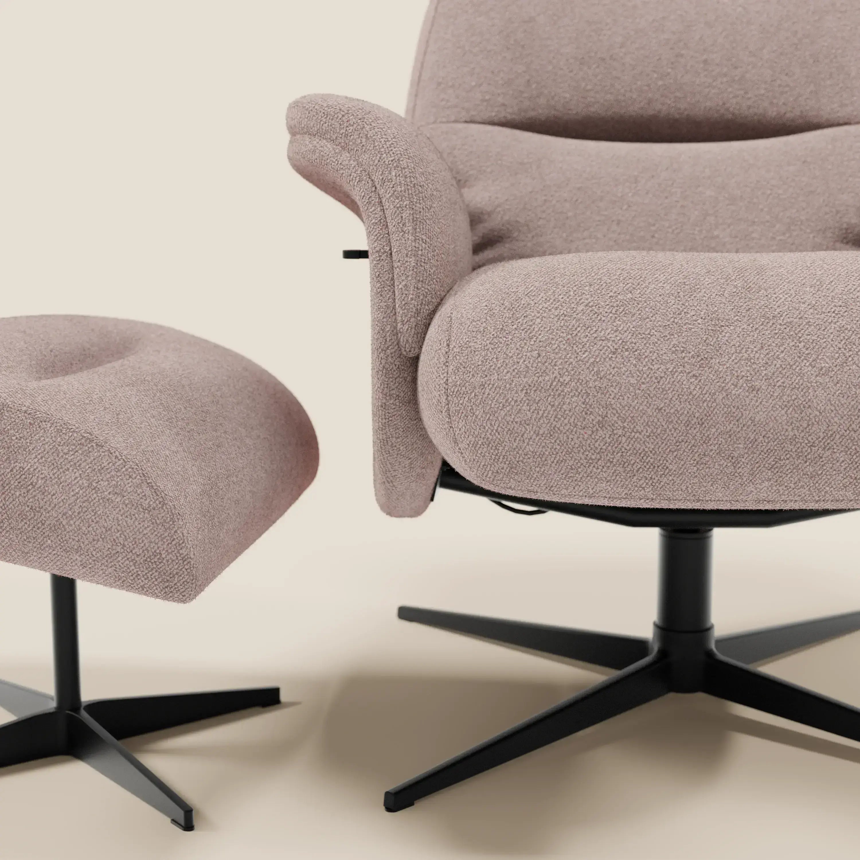 Primo piano della Poltrona relax Lunor reclinabile con pouf poggiapiedi in tessuto bouclé impermeabile T07 rosa di Divani.Store, entrambe con base in metallo a stella nera a quattro punte, su sfondo beige.